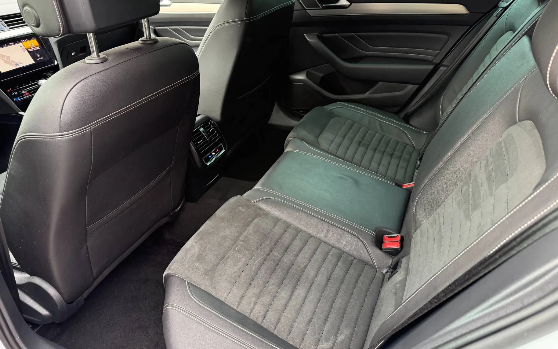 Notranja slika - Volkswagen Passat Variant - 2.0 TDI BMT SCR Elegance DSG-1 LASTNIK-VIRTUAL-LED - 12