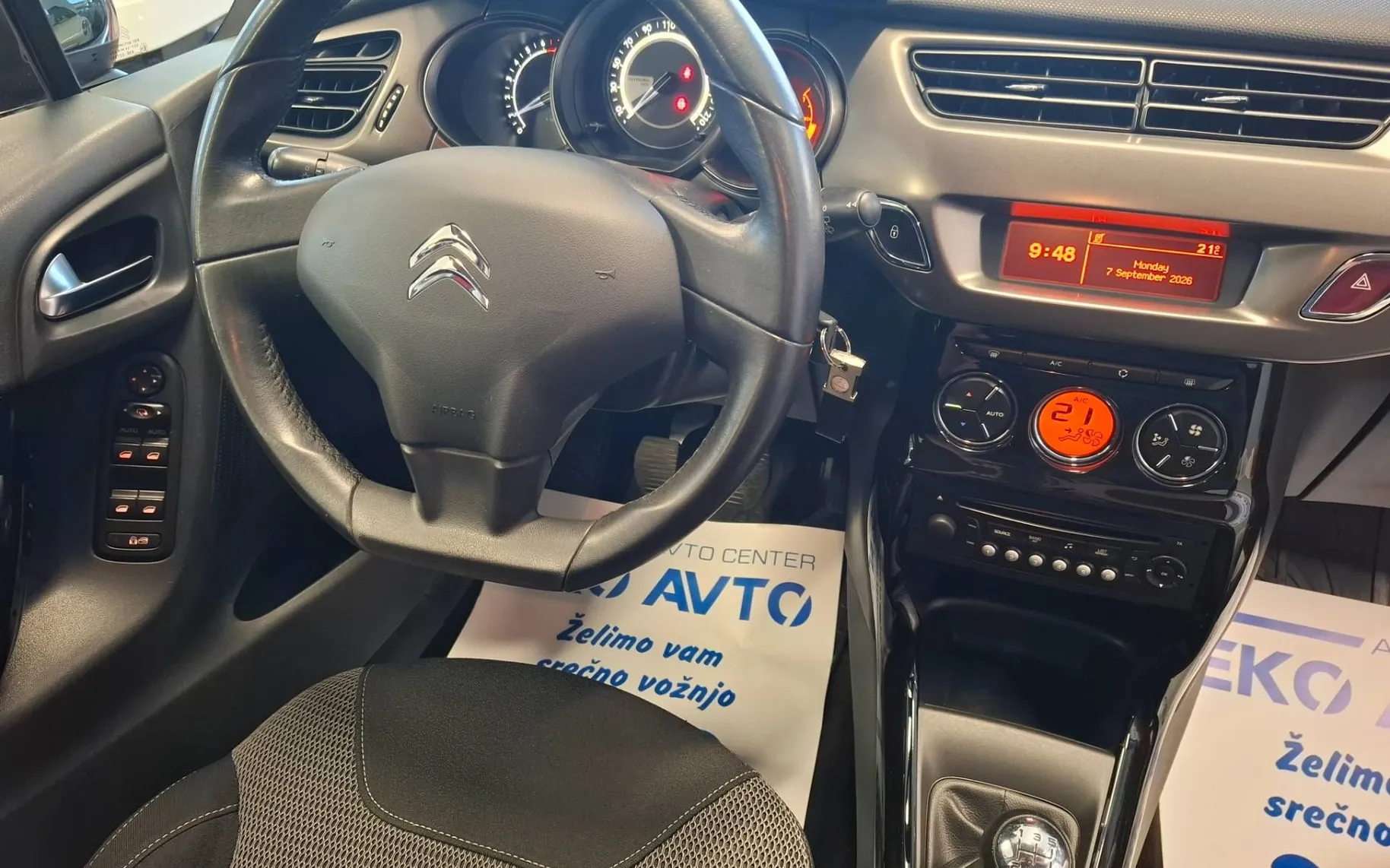 Notranja slika - Citroën C3 - 1.2 VTi PureTech Exclusive KREDIT BREZ POLOGA - 10