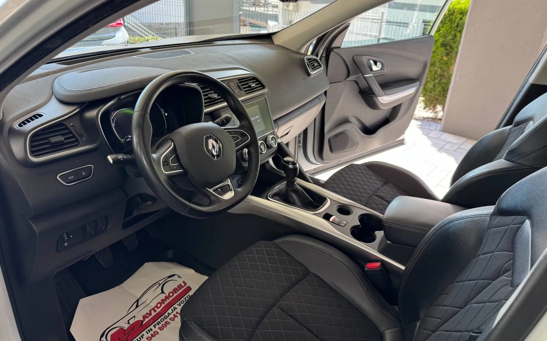Notranja slika - Renault Kadjar - 1.3 16V TCE 140 -SLOVENSKI-1.LASTNIK-KAMERA-NAVI- - 10