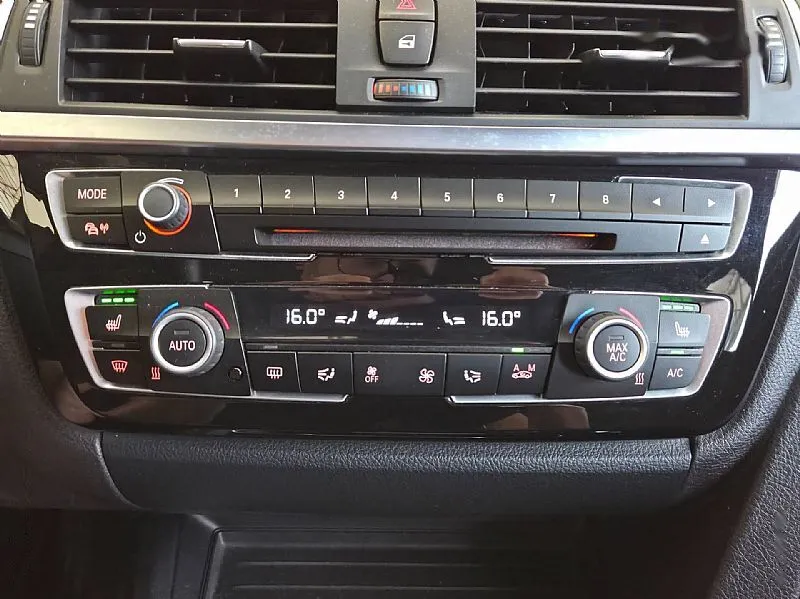 Zunanja slika - BMW Serija 3 - 330d 190Kw Touring Sport Line AVT NAVI GR.SED - 11