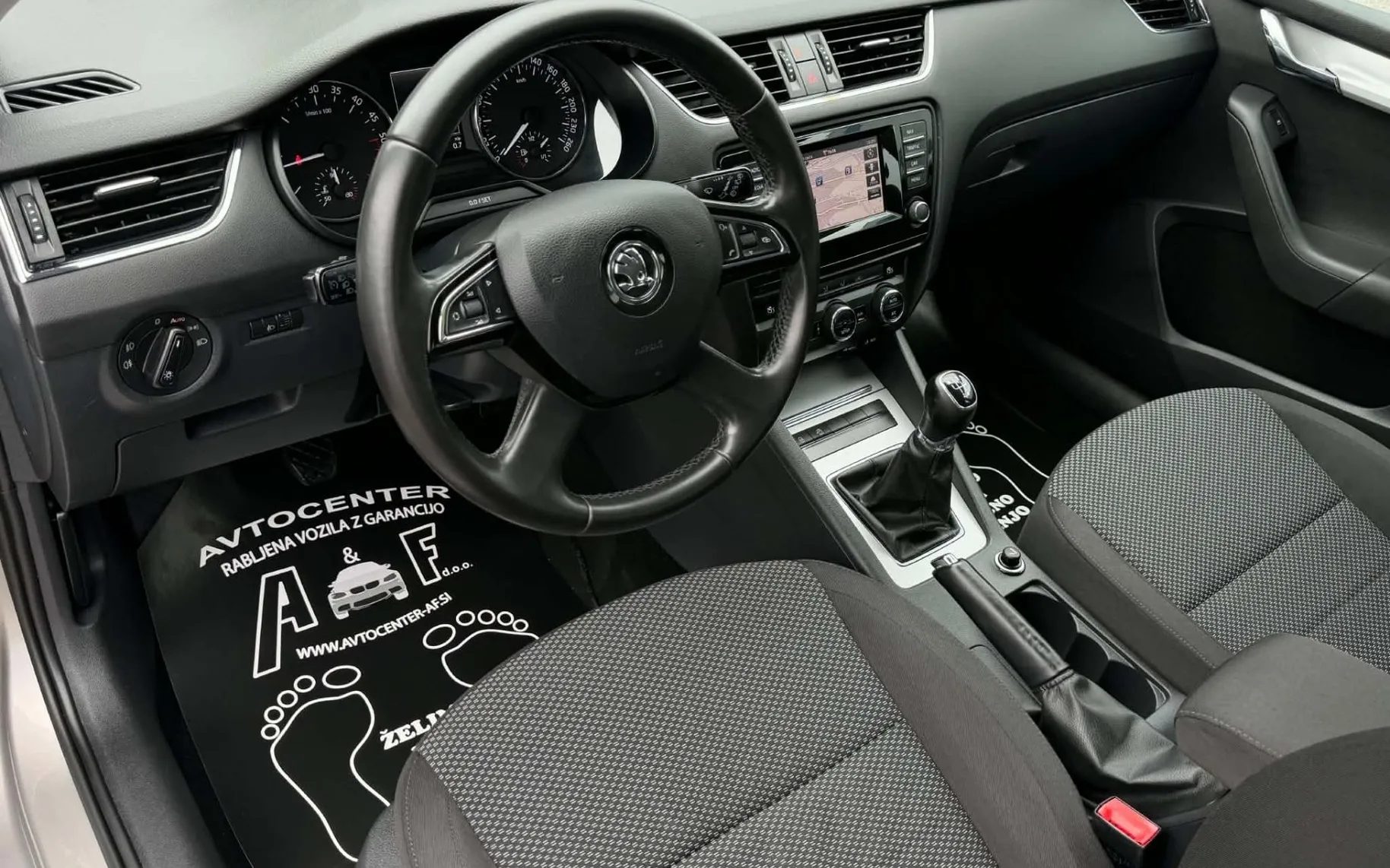 Notranja slika - Škoda Octavia - 1.6 TDI-NAVIGACIJA-LIZING ZA TUJCE-TEMPOMAT - 8