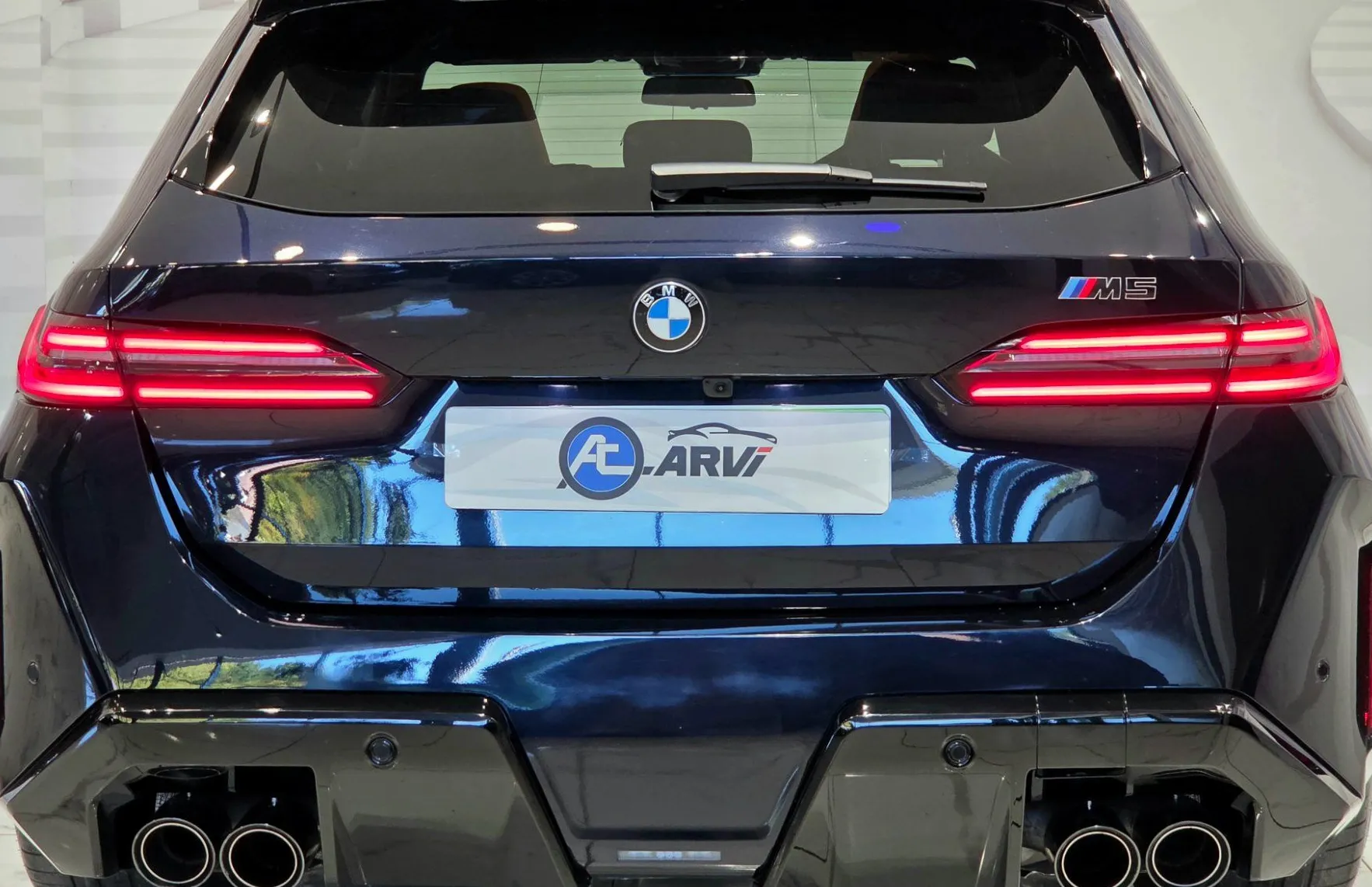 Zunanja slika - BMW M5 - Touring-RADAR-KLJUKA-KAM360-KEYLESS-HUD - 5