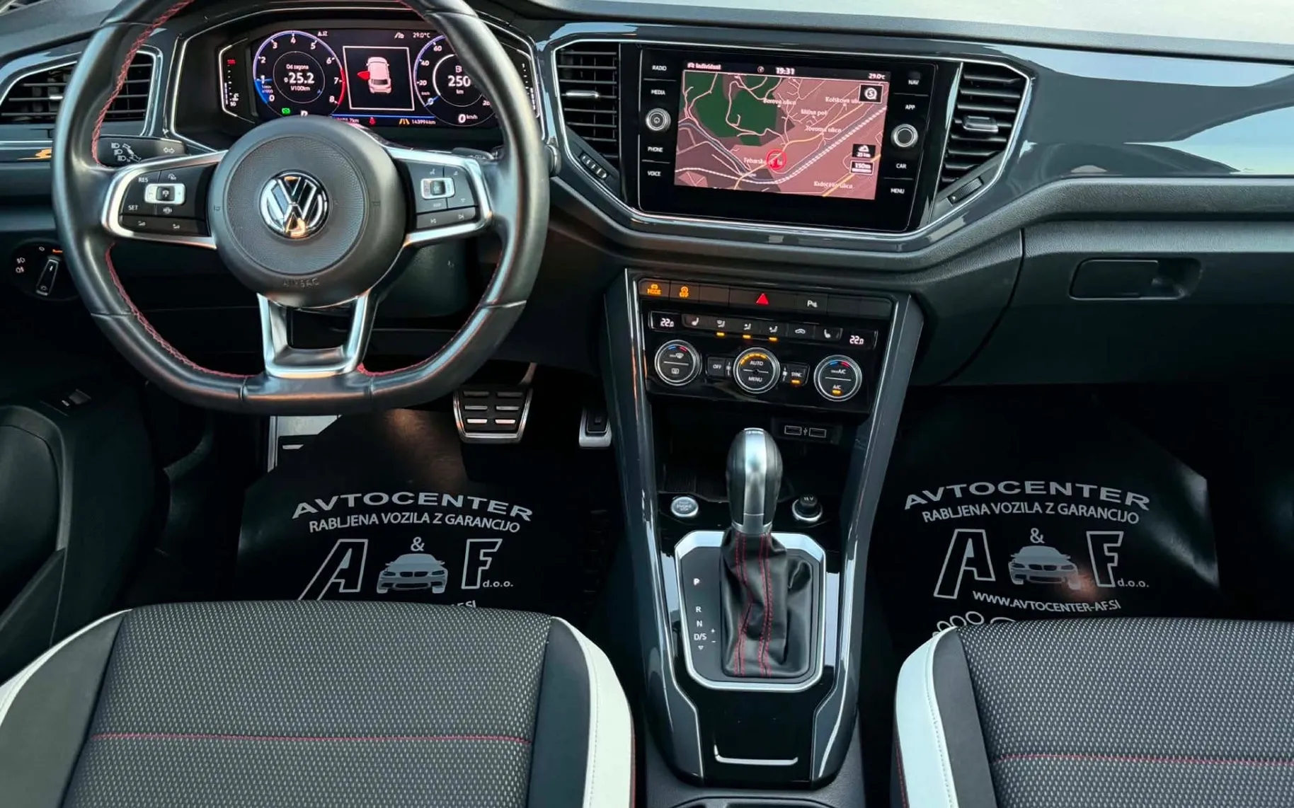 Notranja slika - Volkswagen T-Roc - 1.5 TSI-DSG-VIRUTAL-FUL LED-NAVI-KAMERA-ACC-F1- - 10