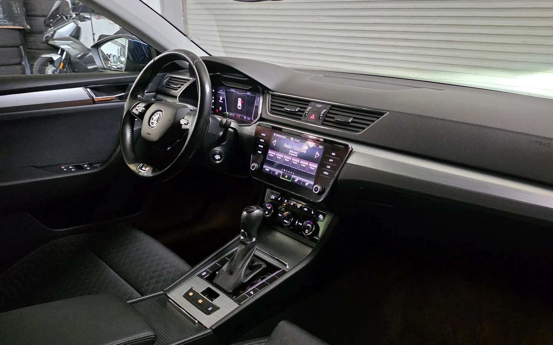 Zunanja slika - Škoda Superb - Combi 2,0 TDI Ambition DSG ACC NAVI LED KAM KLJUKA - 7