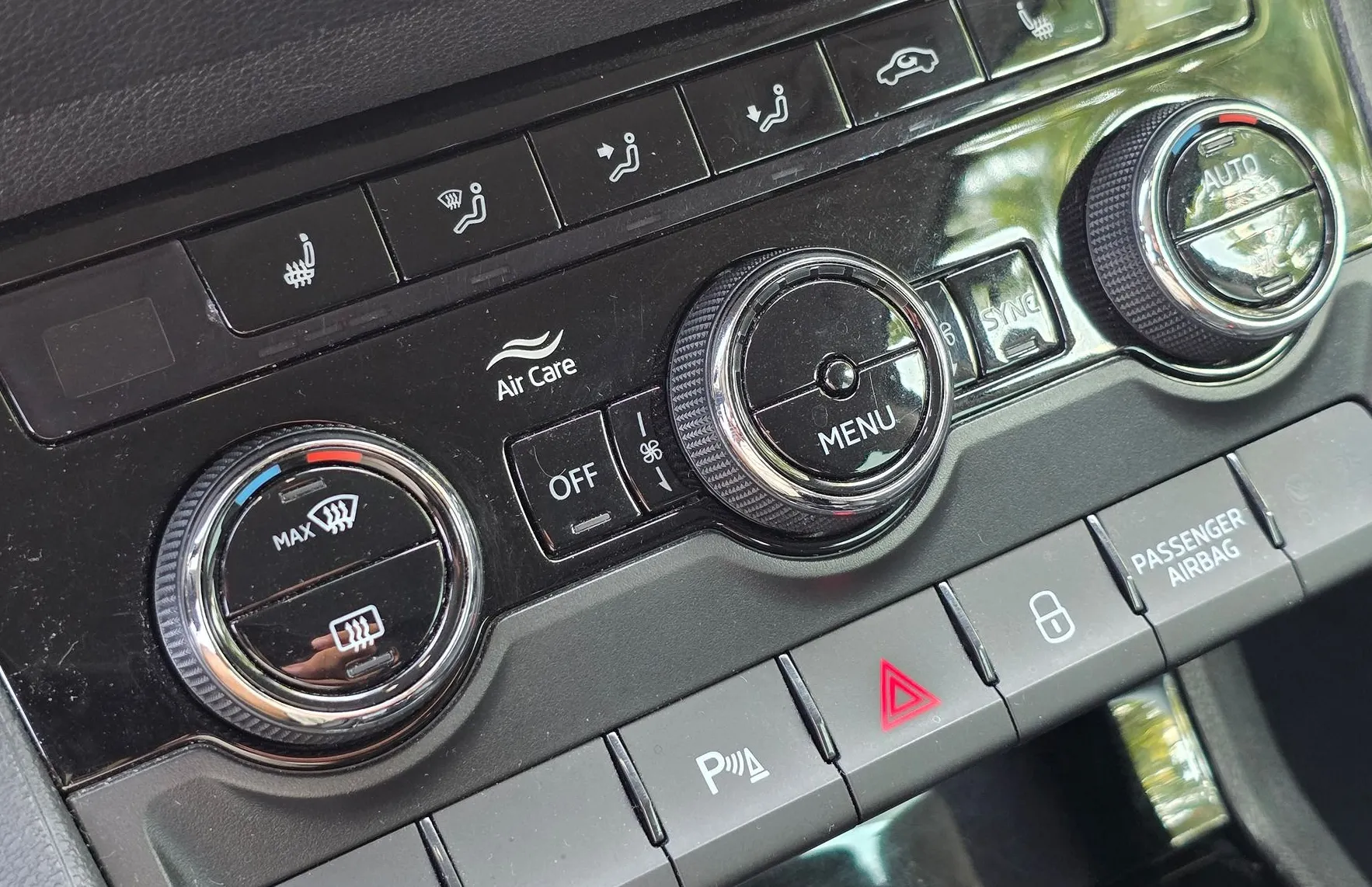 Zunanja slika - Škoda Karoq - 1.0 TSI STYLE LED-VIRTUAL-KAMERA-GRETJE SEDEŽEV - 18