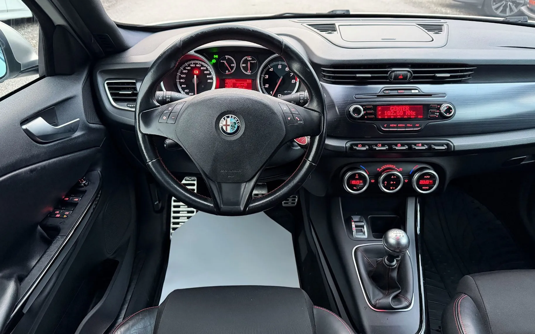 Zunanja slika - Alfa Romeo Giulietta - 1.4 TB 16v Distinctive Sport 3 SLO.VOZILO LED A17 - 20