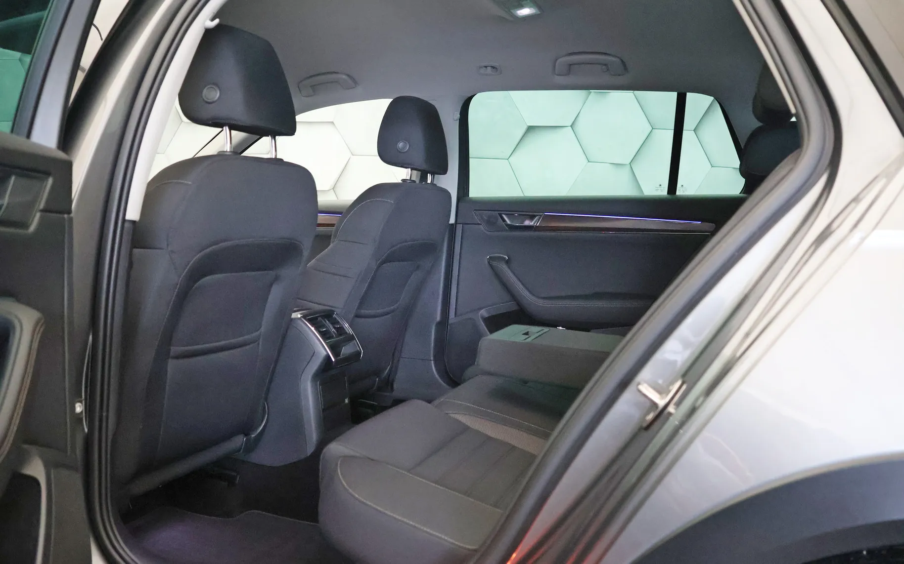 Zunanja slika - Škoda Superb Scout - 2.0 TDI 4x4 DSG 200KM - 10