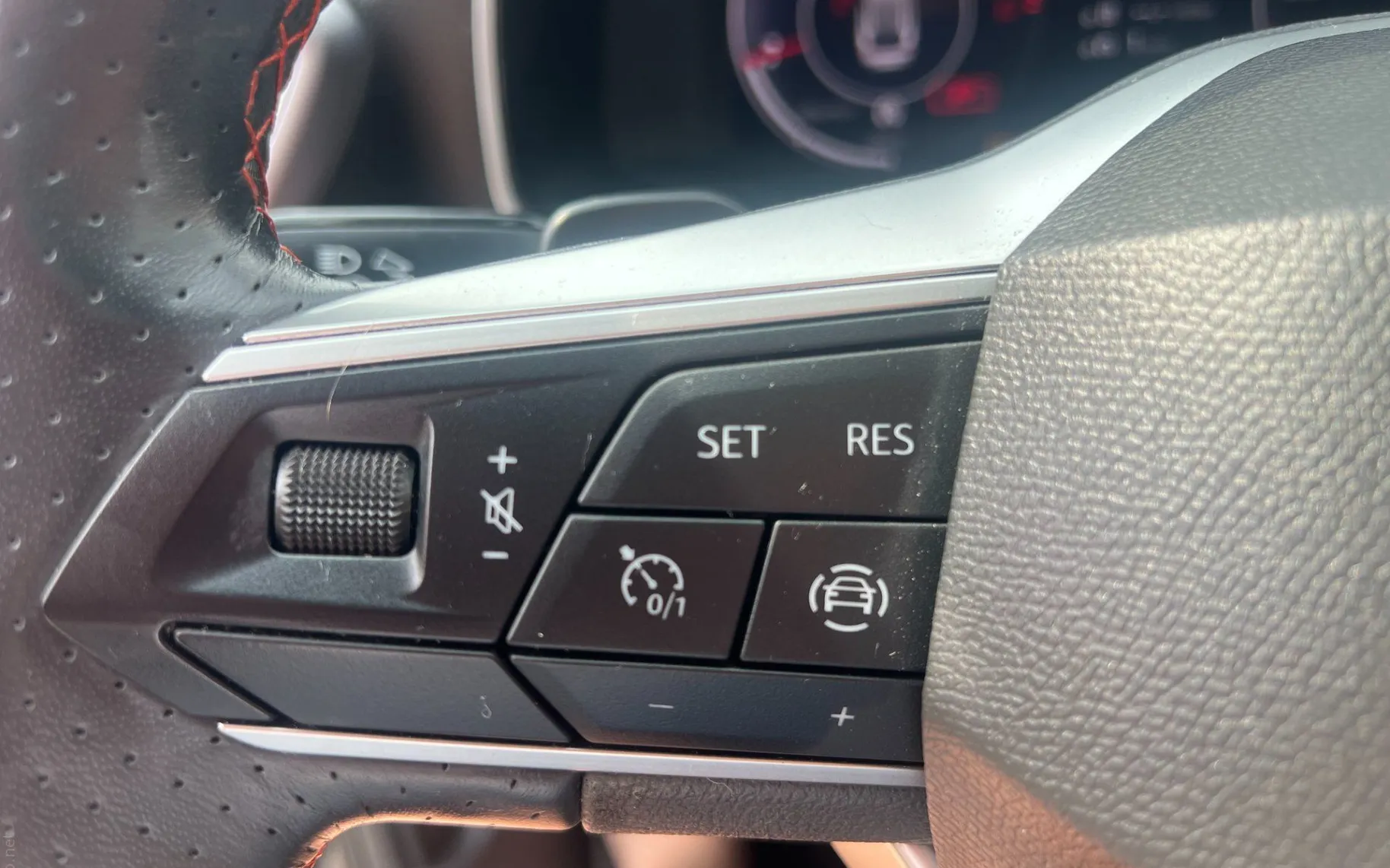 Zunanja slika - Seat Leon - ST 2.0 TDI FR DSG.NEMŠKI+4ALU.PANORAMA.GRE.SEDEŽEV - 9