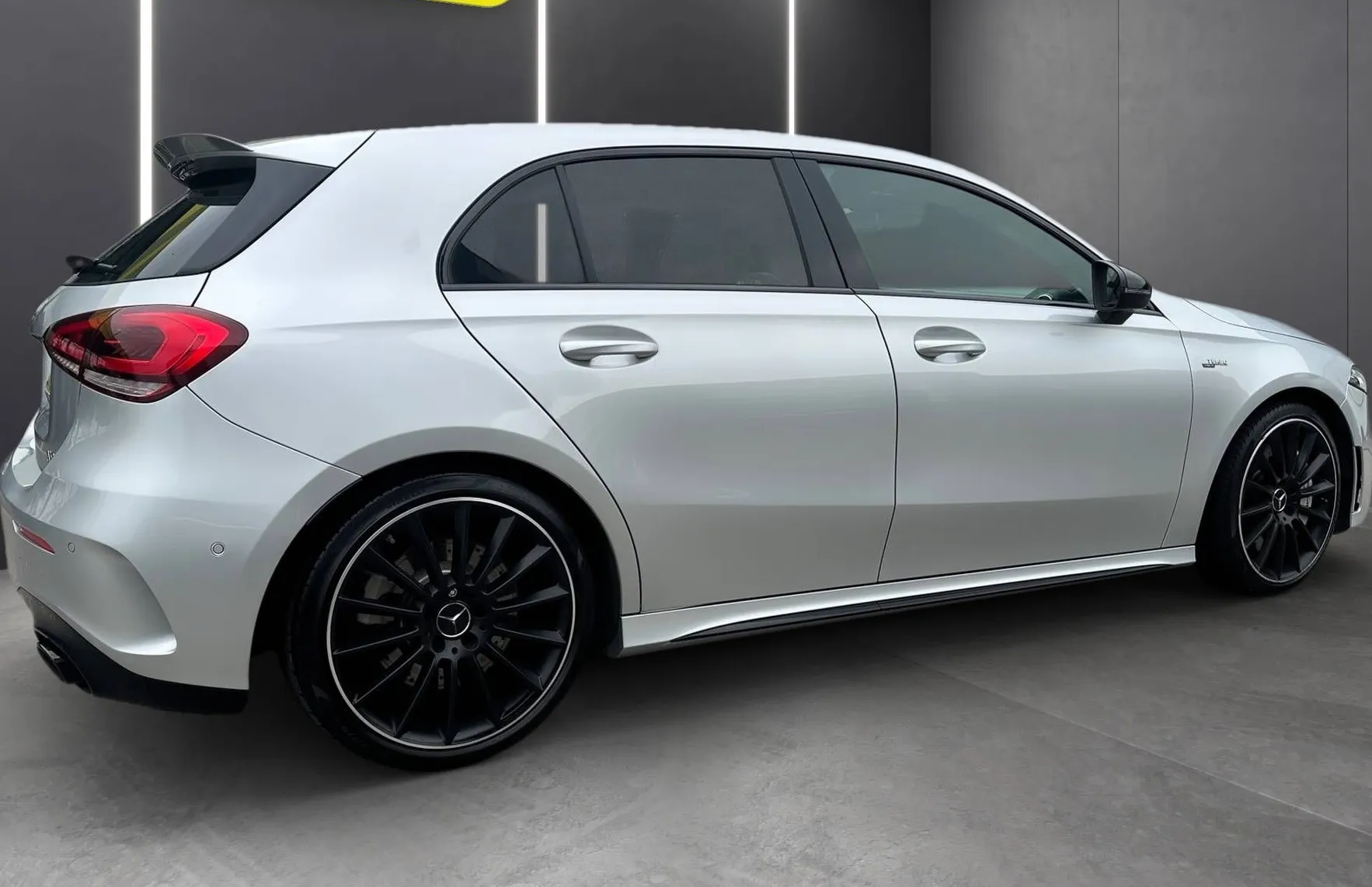 Zunanja slika - Mercedes-Benz A-Razred - 35 AMG 4MATIC + DTC LED KAM NAVI PDC TEMP GR.SEDEŽ - 9