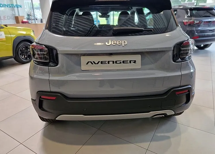 Zunanja slika - Jeep Avenger - 1.2 GSE 100 ALTITUDE + ZIMSKI BON - 5
