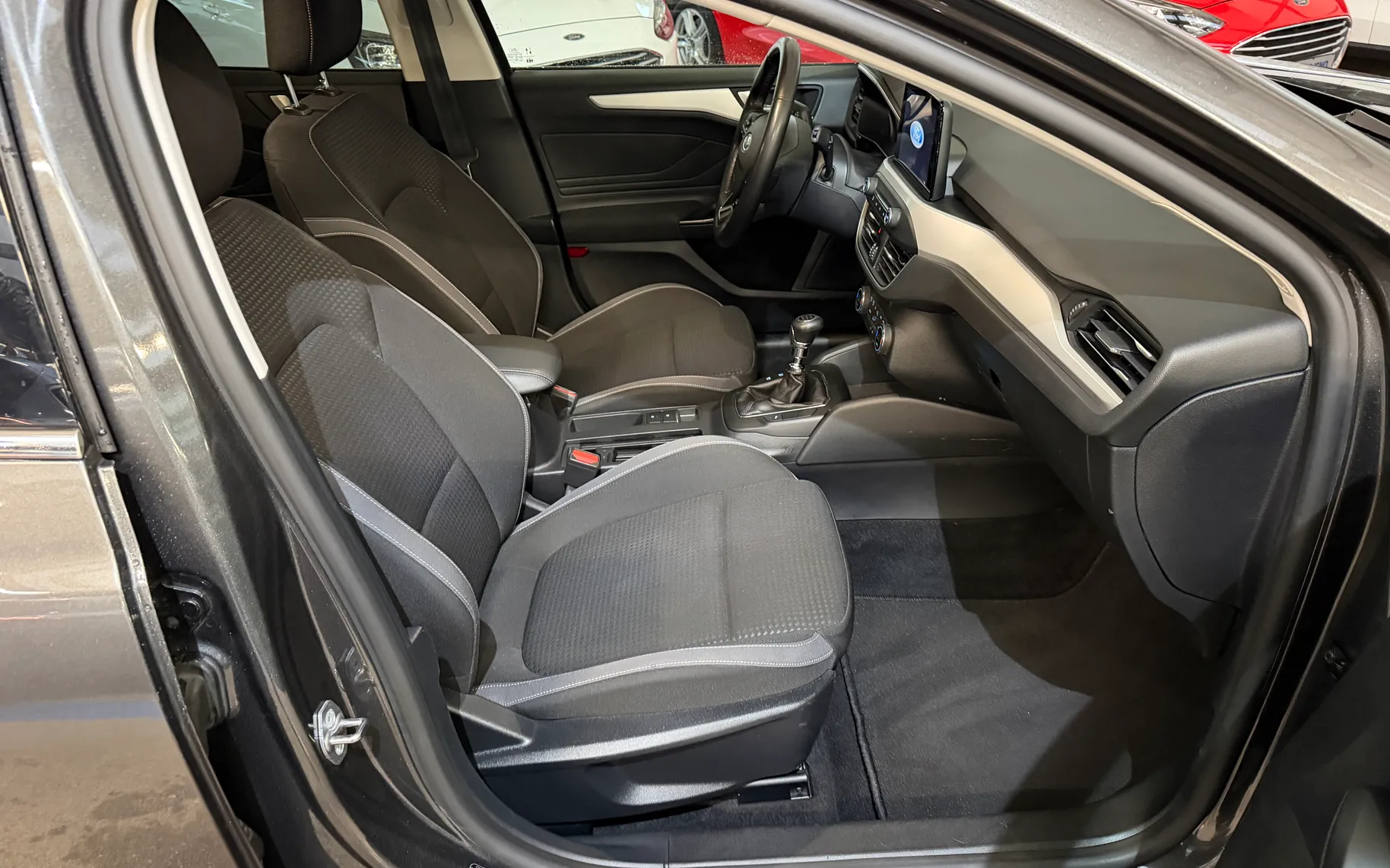 Notranja slika - Ford Focus - 1.0 - 45