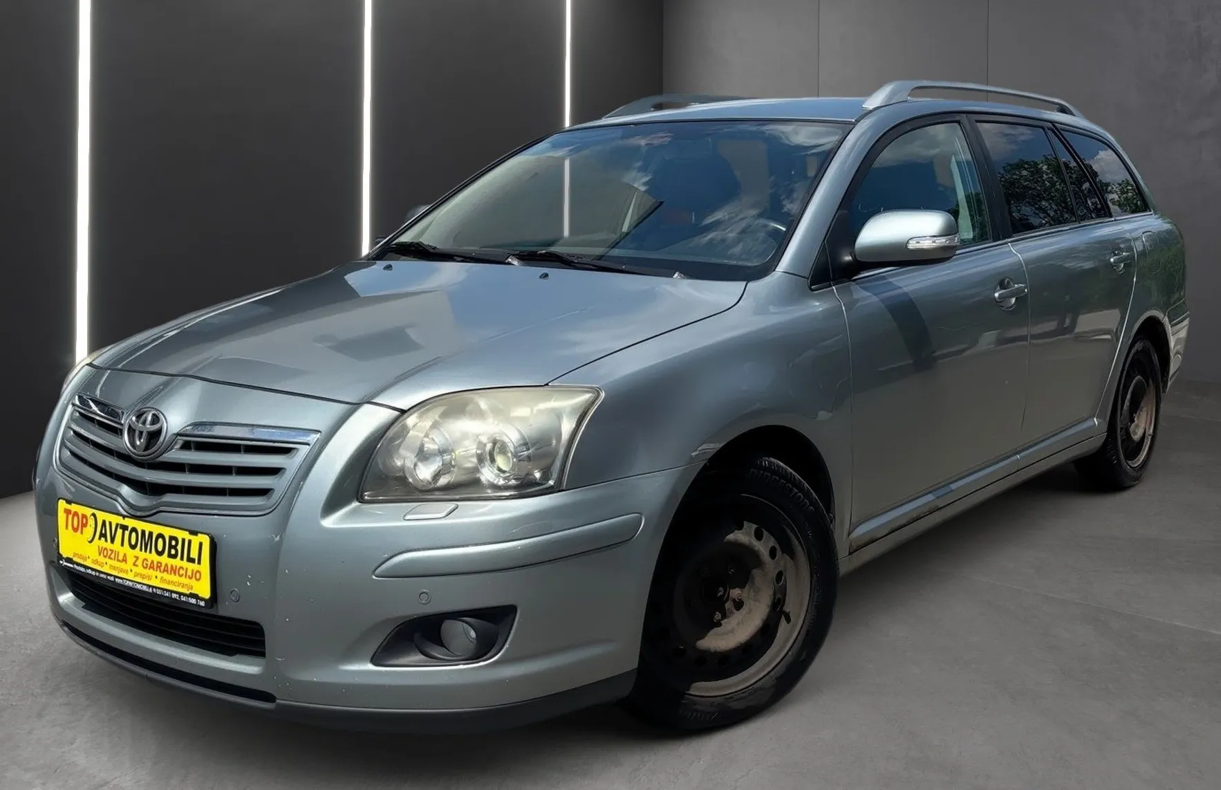Zunanja slika - Toyota Avensis - Combi 2.2 D SLOVENSKO VOZILO XENON TEMPOMAT USNJE - 1