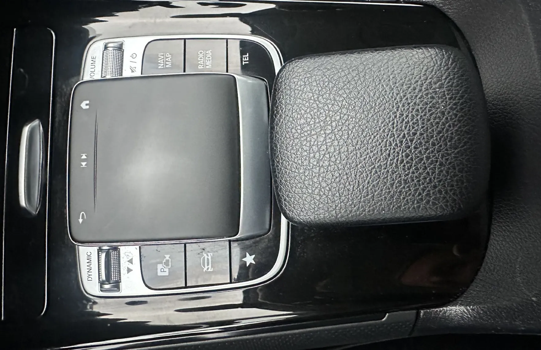 Zunanja slika - Mercedes-Benz GLB-Razred - GLB 200 d.KAMERA.USNJE.ACC.LED.NAVI.SAMO 137.000KM - 15