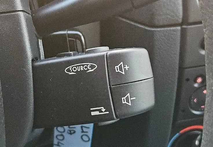Zunanja slika - Renault Clio - 1.2 75ks °SLO-POREKLO° °NOVE GUME° °NOV AKUMULATOR - 10
