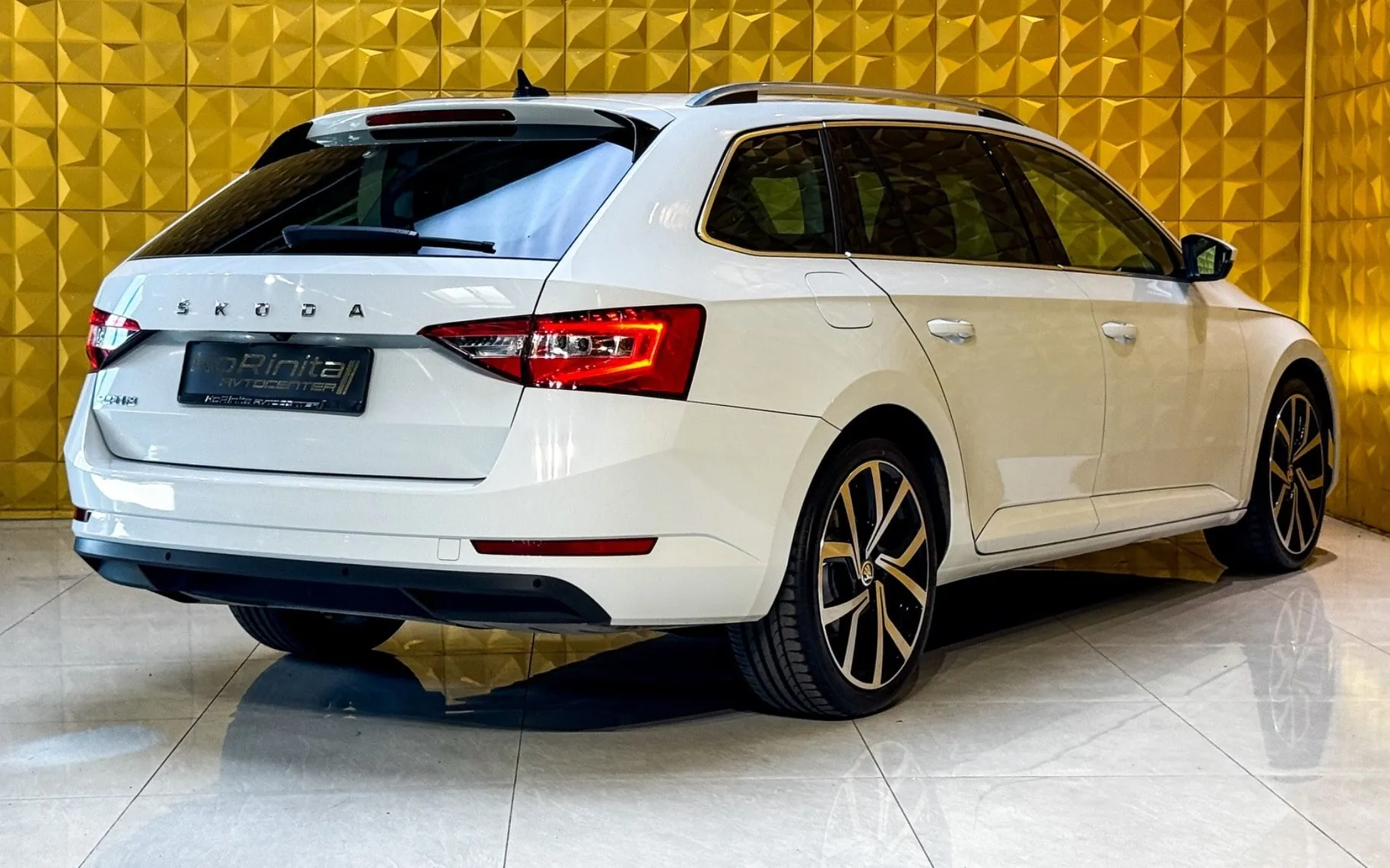 Notranja slika - Škoda Superb - 2.0 TDI AUT. FACELIFT-KAMERA-NAVI-RADAR TEMP - 11