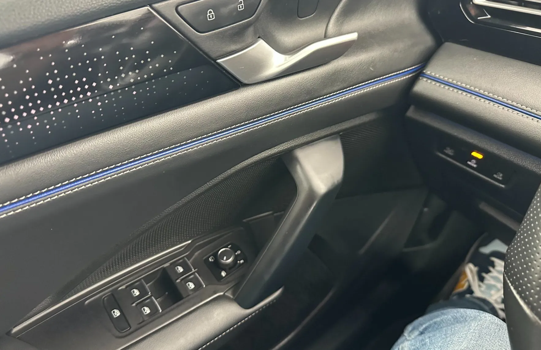 Zunanja slika - Volkswagen Tiguan - 2.0 TDI DSG R-Line 110kW.KAMERA.ACC.USNJE.LED - 9