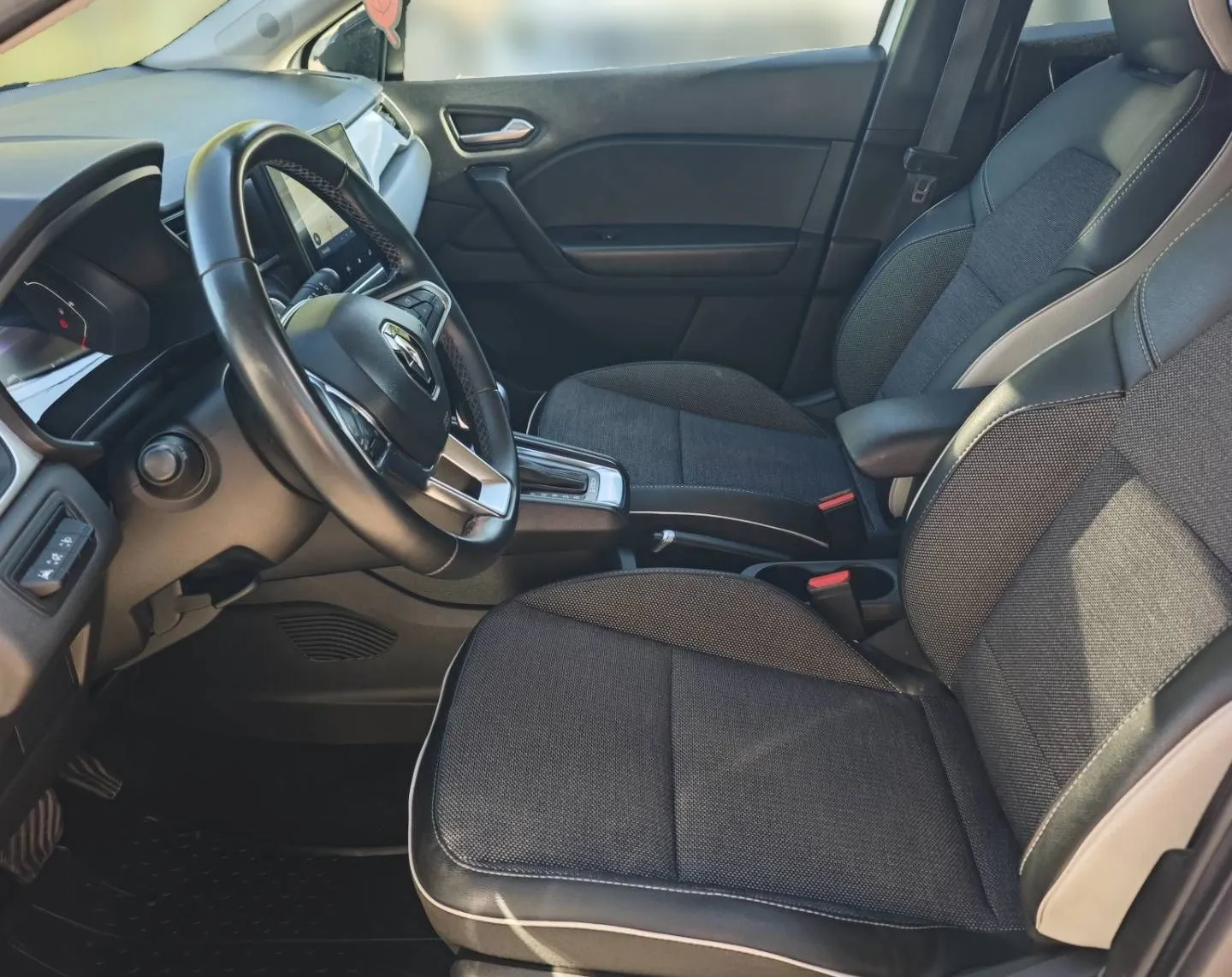 Notranja slika - Renault Captur - E-Tech Avt.-1 LASTNIK-FULL LED-KAMERA-GARANCIJA... - 10