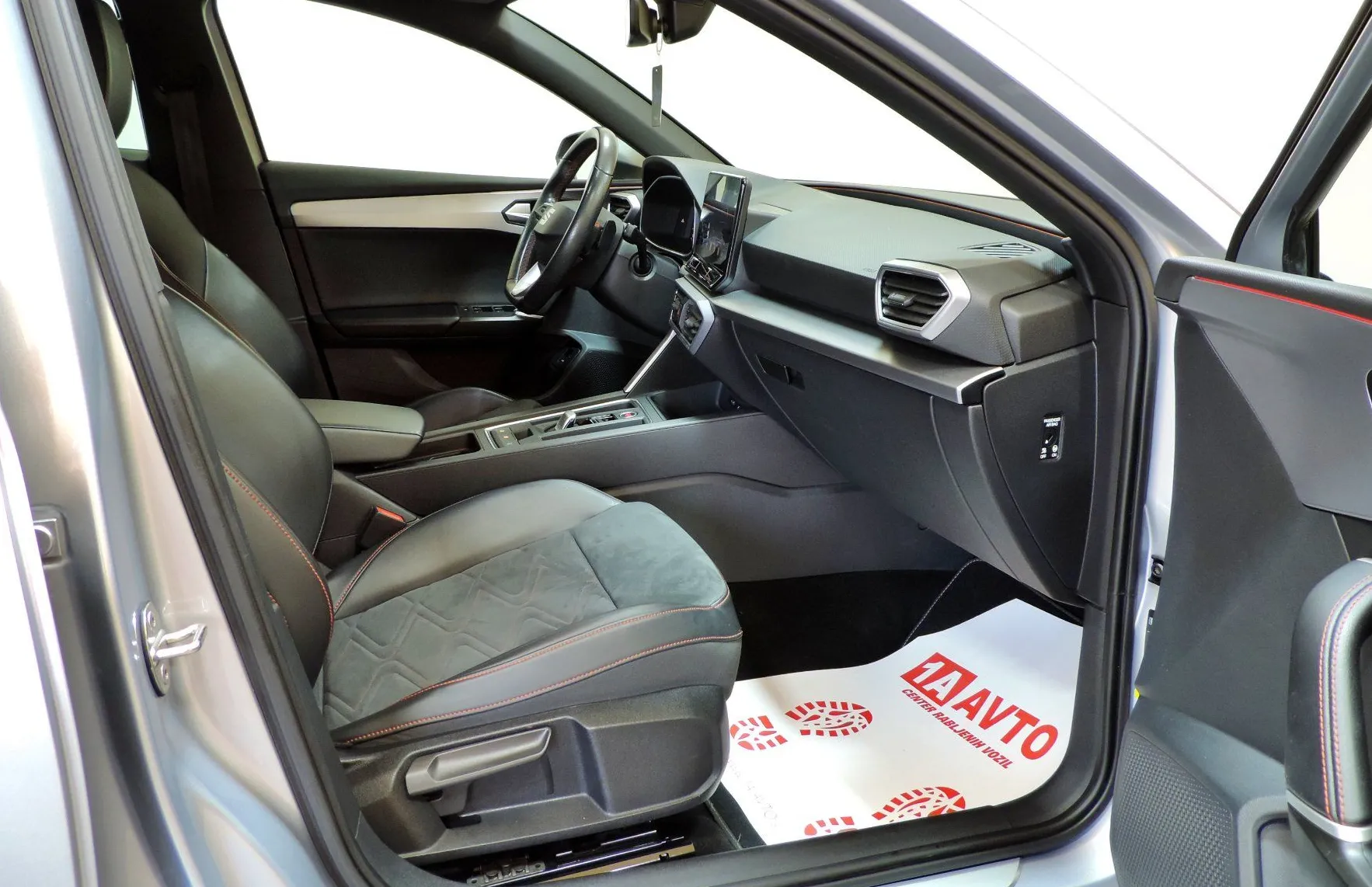 Zunanja slika - Seat Leon - ST 2.0 TDI FR DSG ACC-LED-MRTVI KOTI-MEMORY - 11