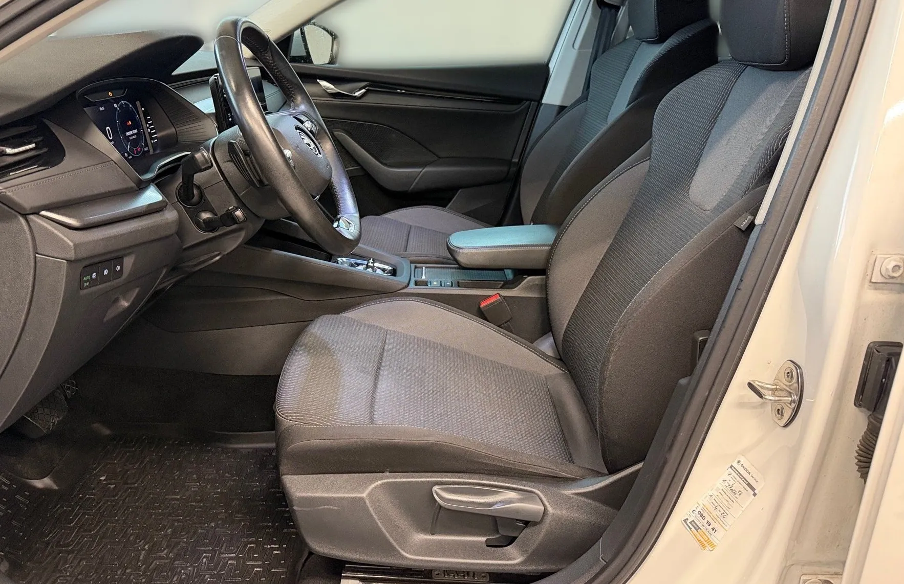 Zunanja slika - Škoda Octavia - Combi 2.0 TDI Ambition DSG - SLO - 1. Lastnik - 6