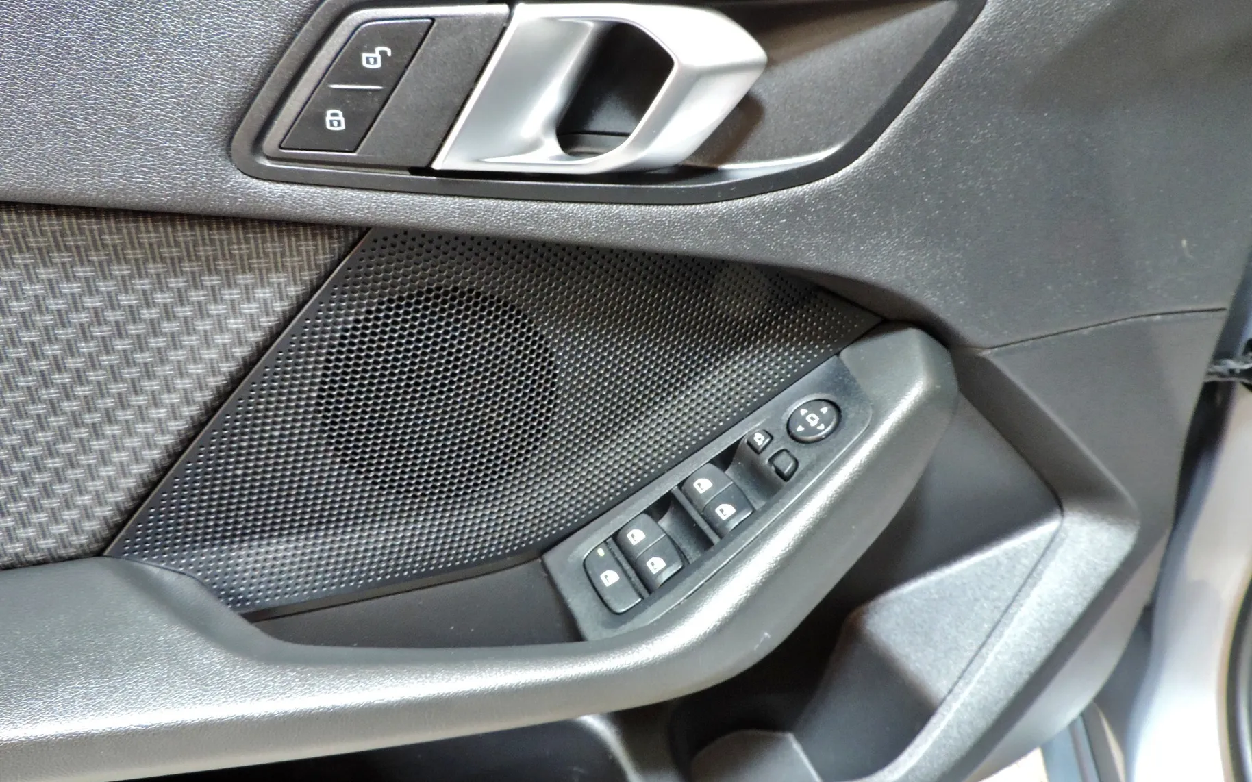 Zunanja slika - BMW Serija 1 - 116d Avt. KAMERA-LED-COCKPIT... - 18
