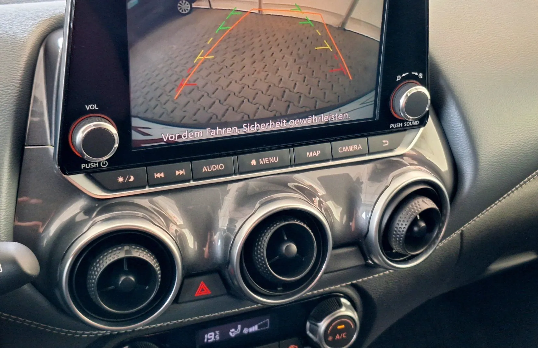Zunanja slika - Nissan Juke - 1.0 DIG-T N-Connecta•Slovensko vozilo•NAVI•KAMER.. - 15