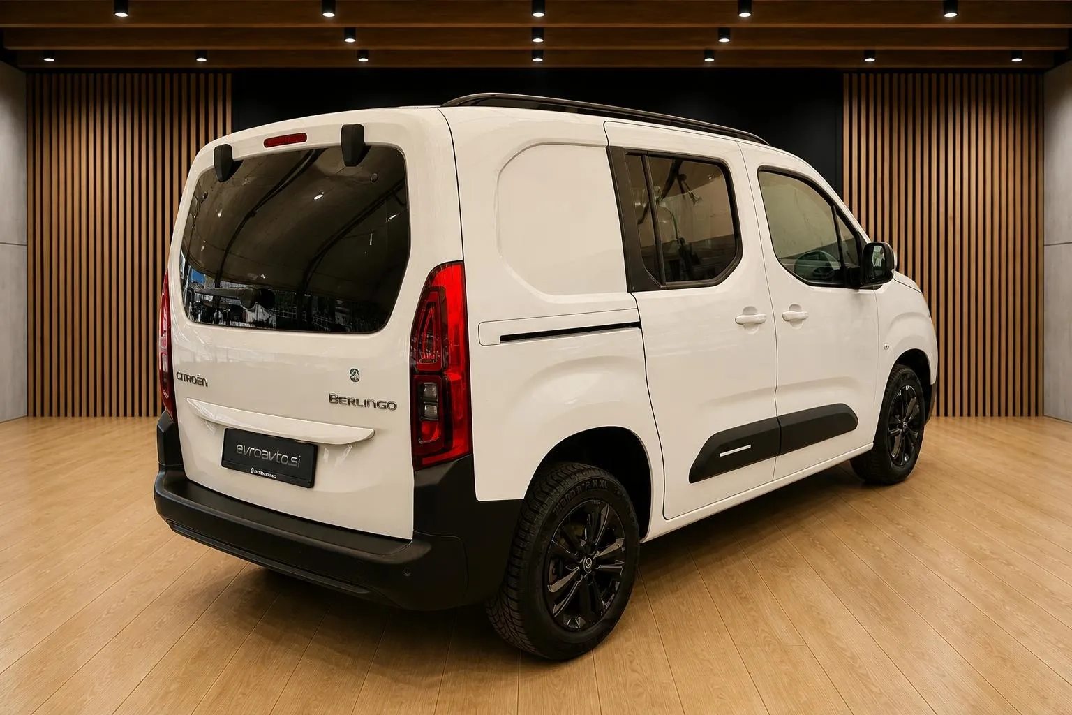 Notranja slika - Citroën Berlingo - 1.5 BlueHDi 130 Plus SLO•1 Lastnik•TOV.JAMSTVO - 8