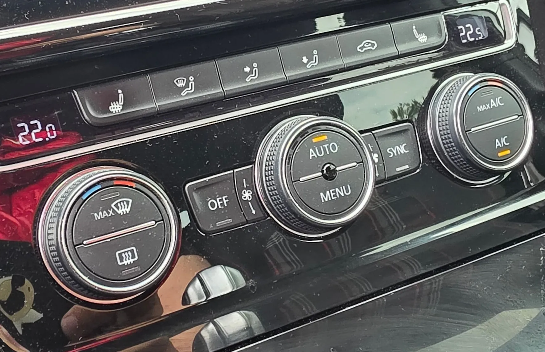 Zunanja slika - Volkswagen Golf - 2.0 GTI BMT DSG LED-ALU-GRETJE SEDEŽEV-NAVI - 16