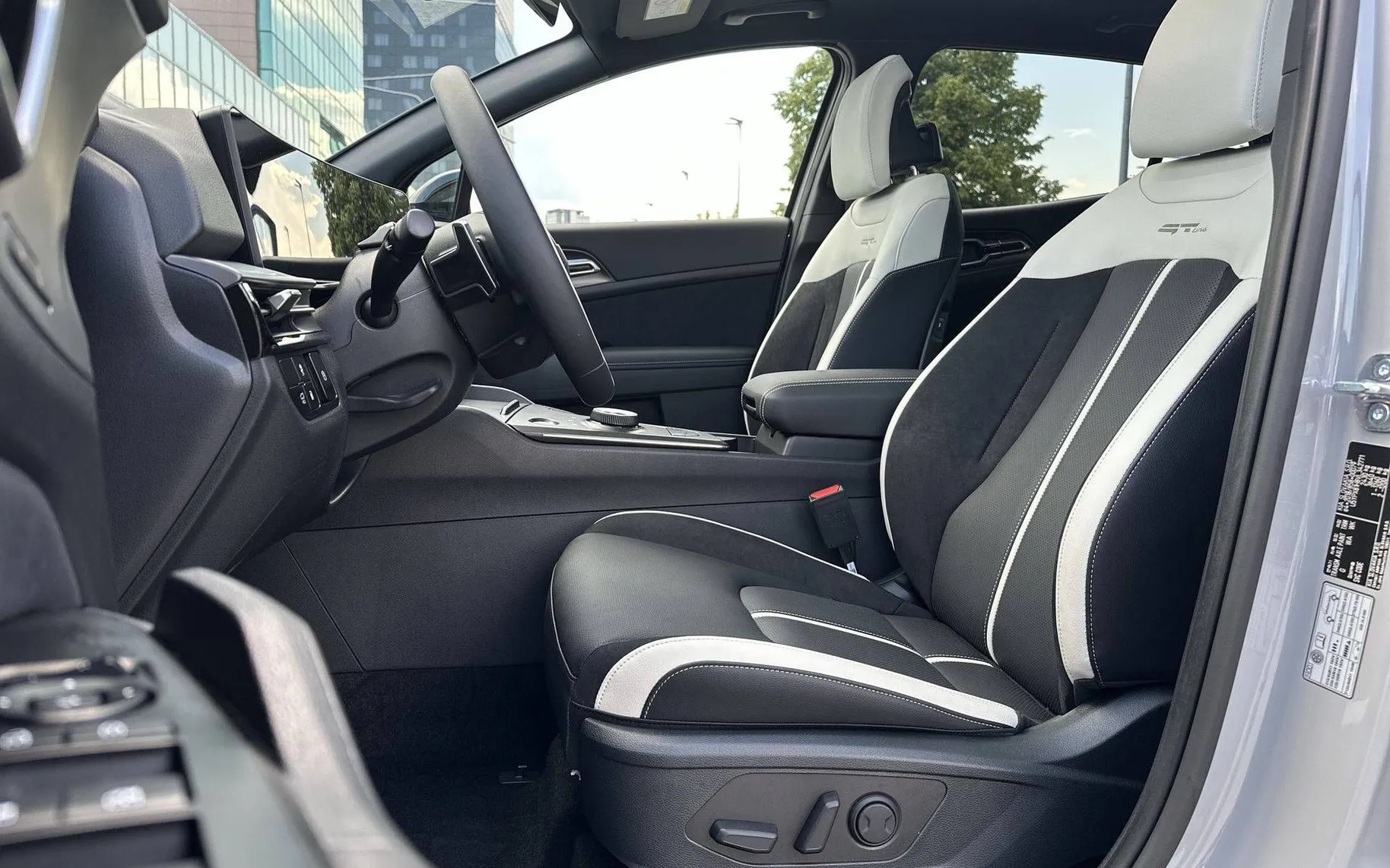Notranja slika - KIA Sportage - AWD 1.6 T-GDI PHEV GT-Line Avt... - 10