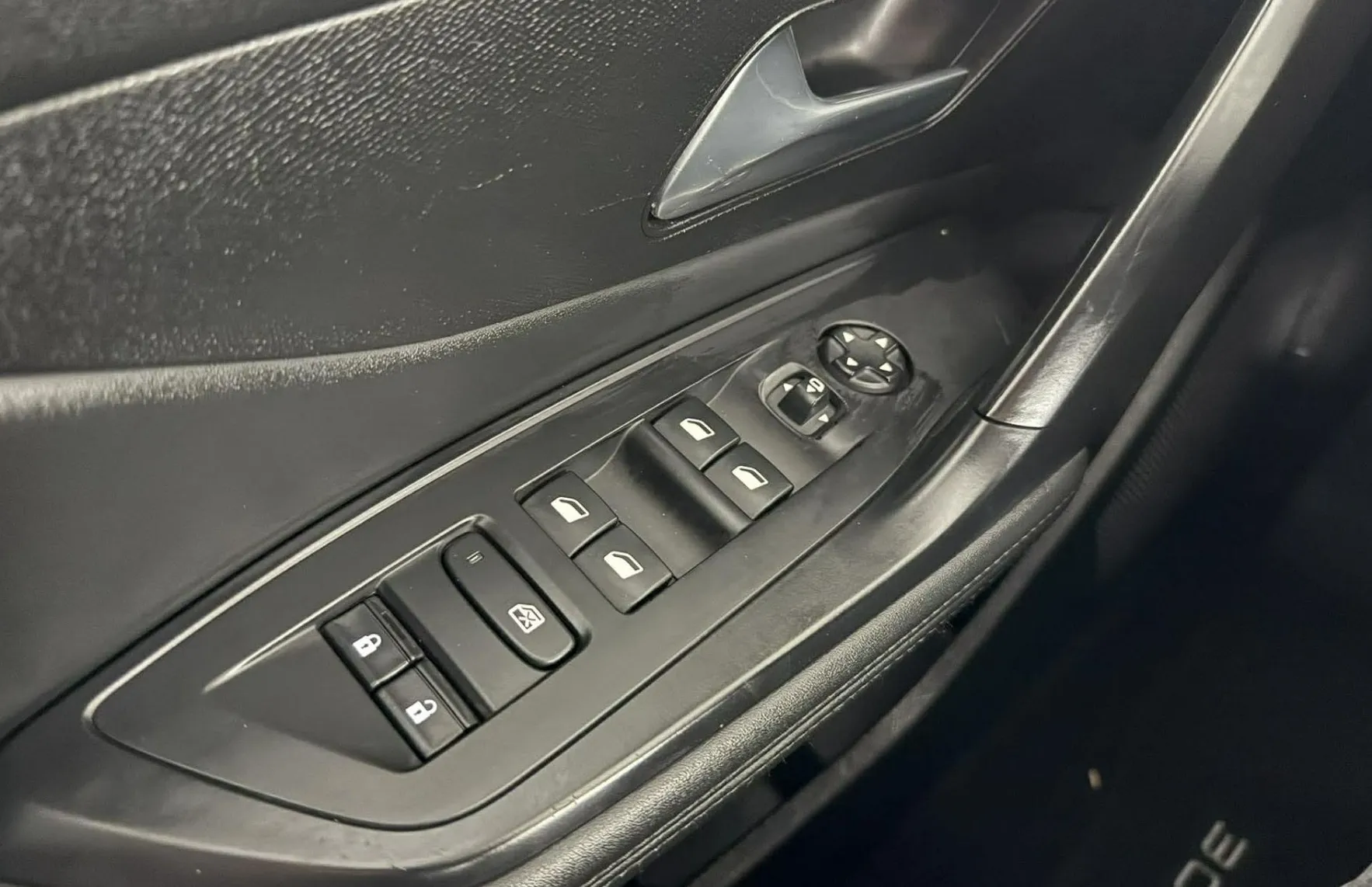 Notranja slika - Peugeot 308 - 1.2 PURETECH 130 ALLURE.LED.NAVI.USNJE.ALU.ACC - 17