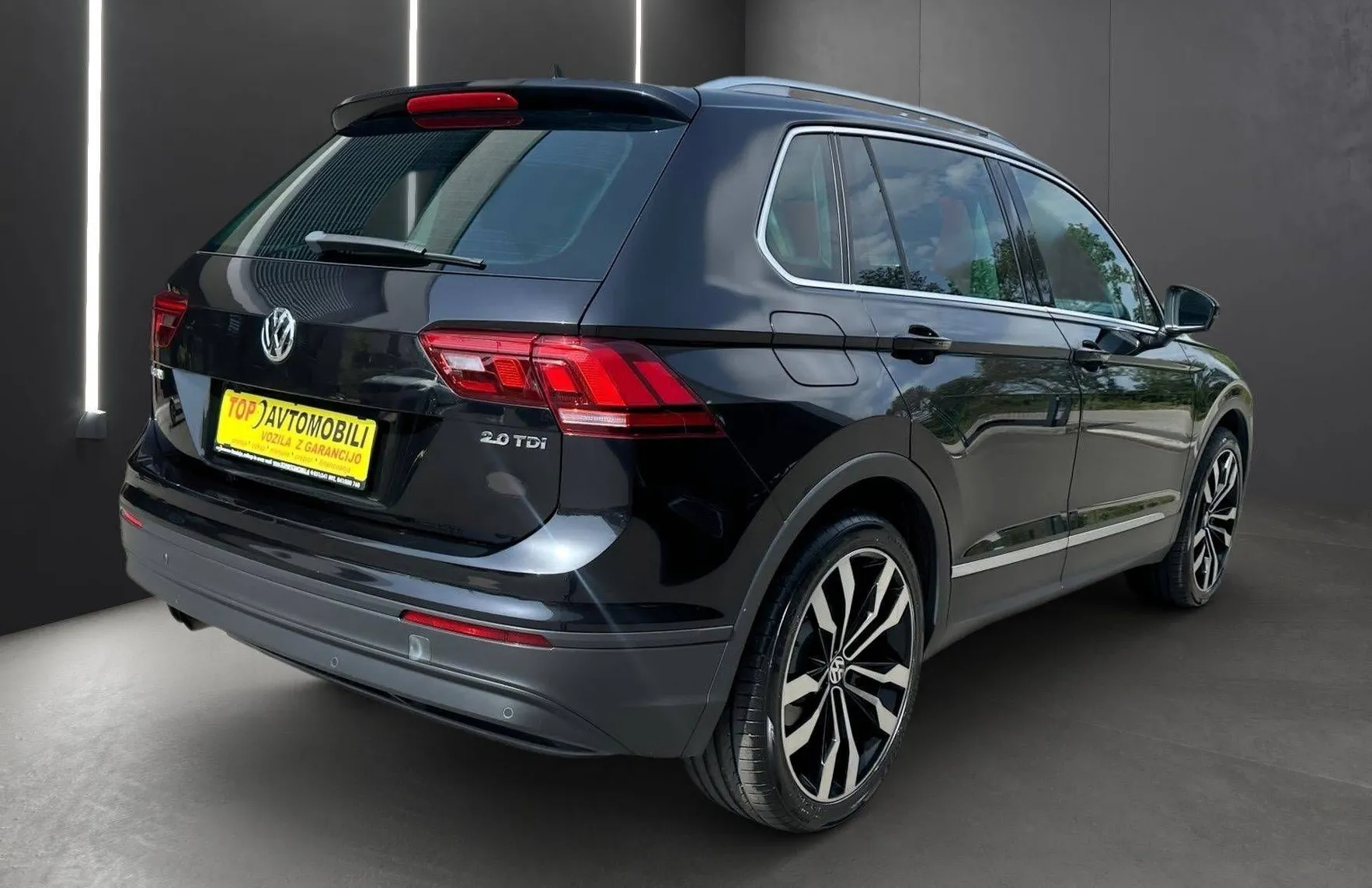 Zunanja slika - VW Tiguan - 2.0 TDI 20COL R-LINE LED NAVI PDC RADARSKI TEM T - 8