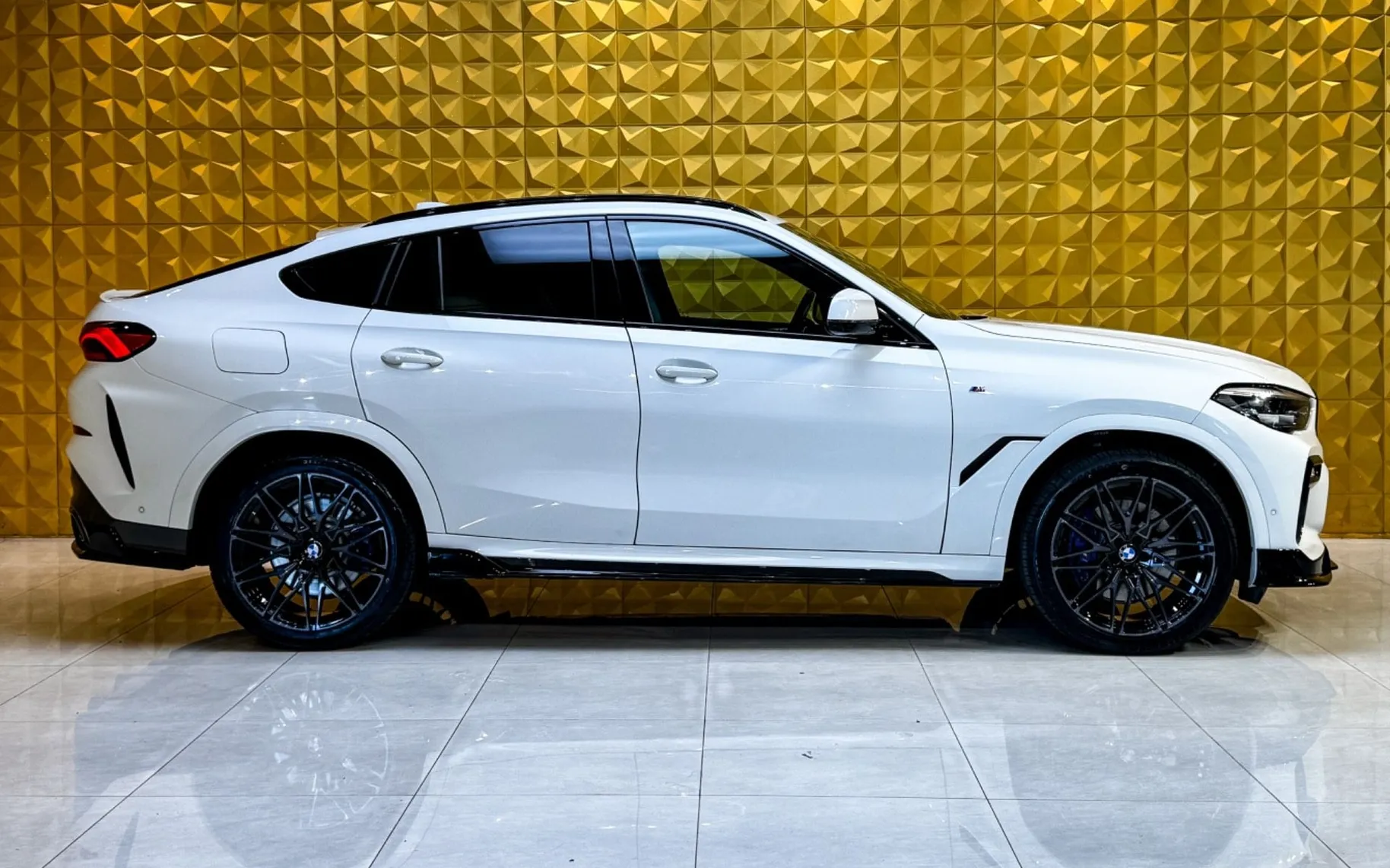 Notranja slika - BMW serija X6: - xDrive30d M Sport-HLAJENJE-360-VIRTUAL-AMBI... - 11
