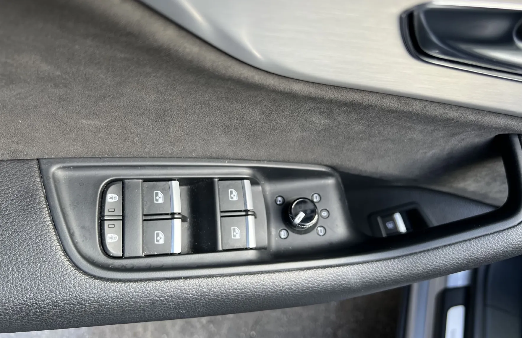 Zunanja slika - Audi Q8 - 55 TFSI e quattro tiptronic 280kW 3 X S LINE SLO - 18