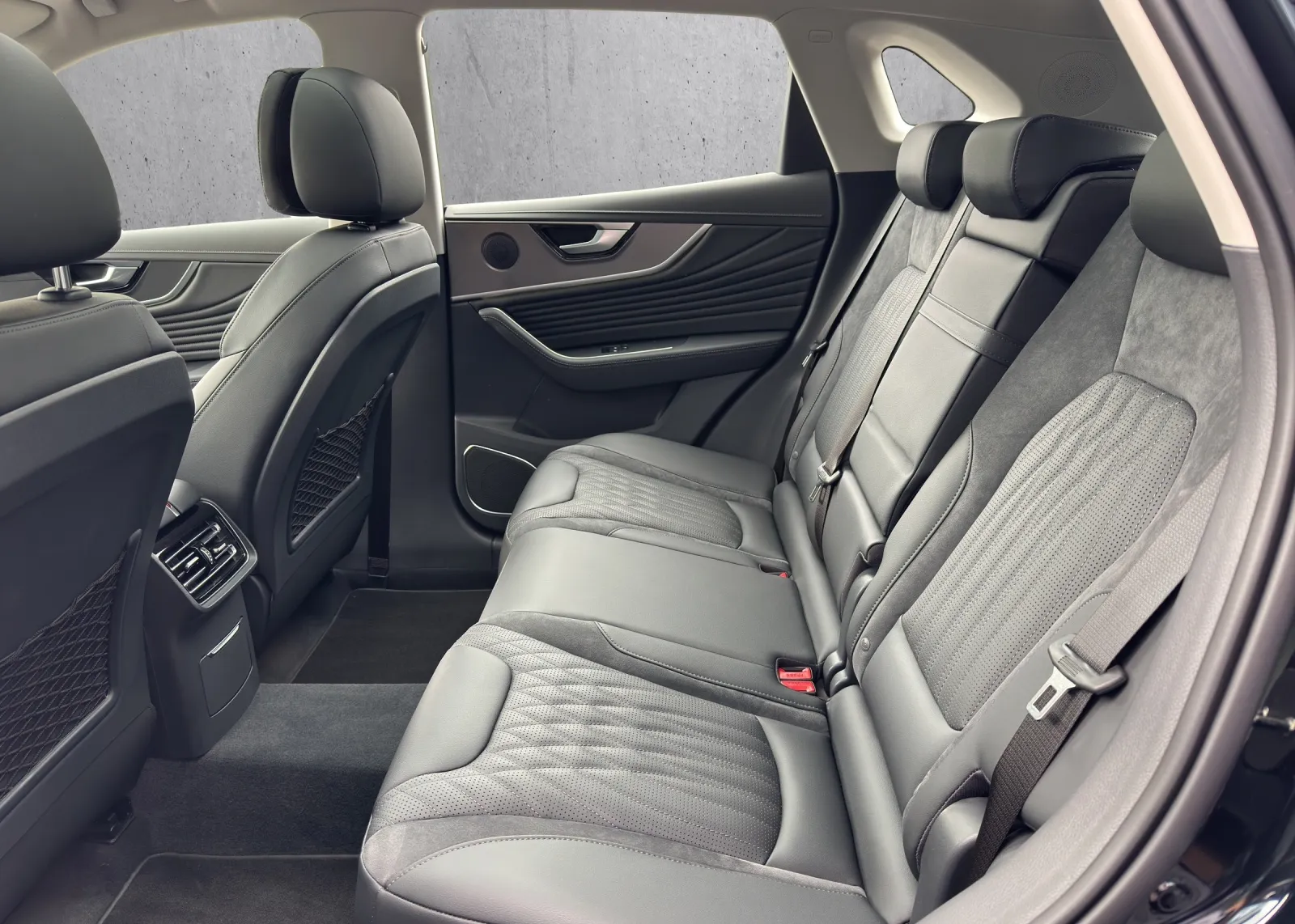Zunanja slika - Hongqi HS5 - 2.0T AWD + PANORAMA +KEYLESS+ BLIS + 360 + GRETJE - 7