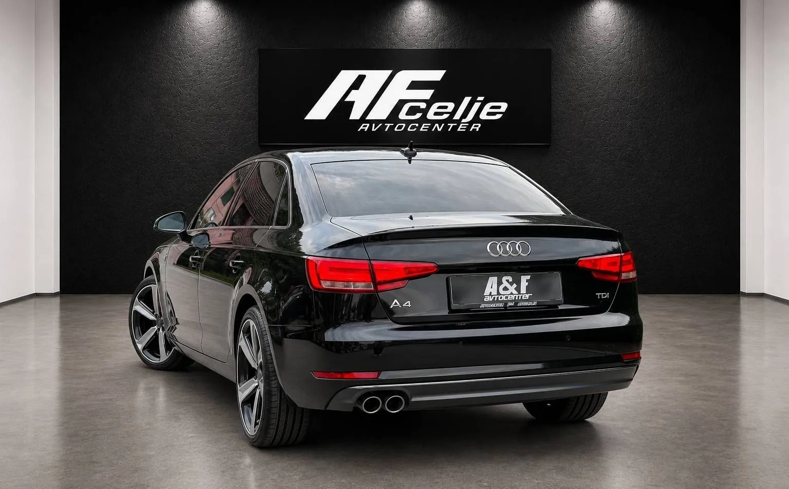 Notranja slika - Audi A4 - 2.0 TDI-AUT-S LINE-VIRTUAL-LIZING ZA TUJCE-NAVI- - 7