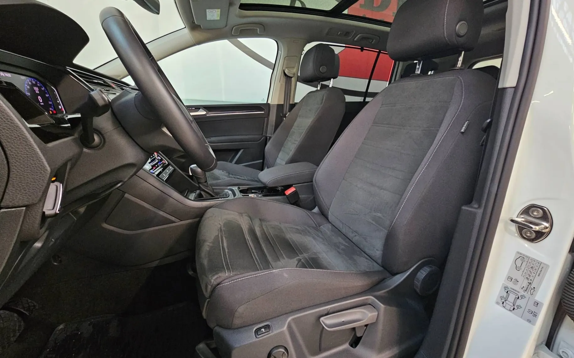 Zunanja slika - Volkswagen Touran - 1.5 TSI 4ALL DSG - 5
