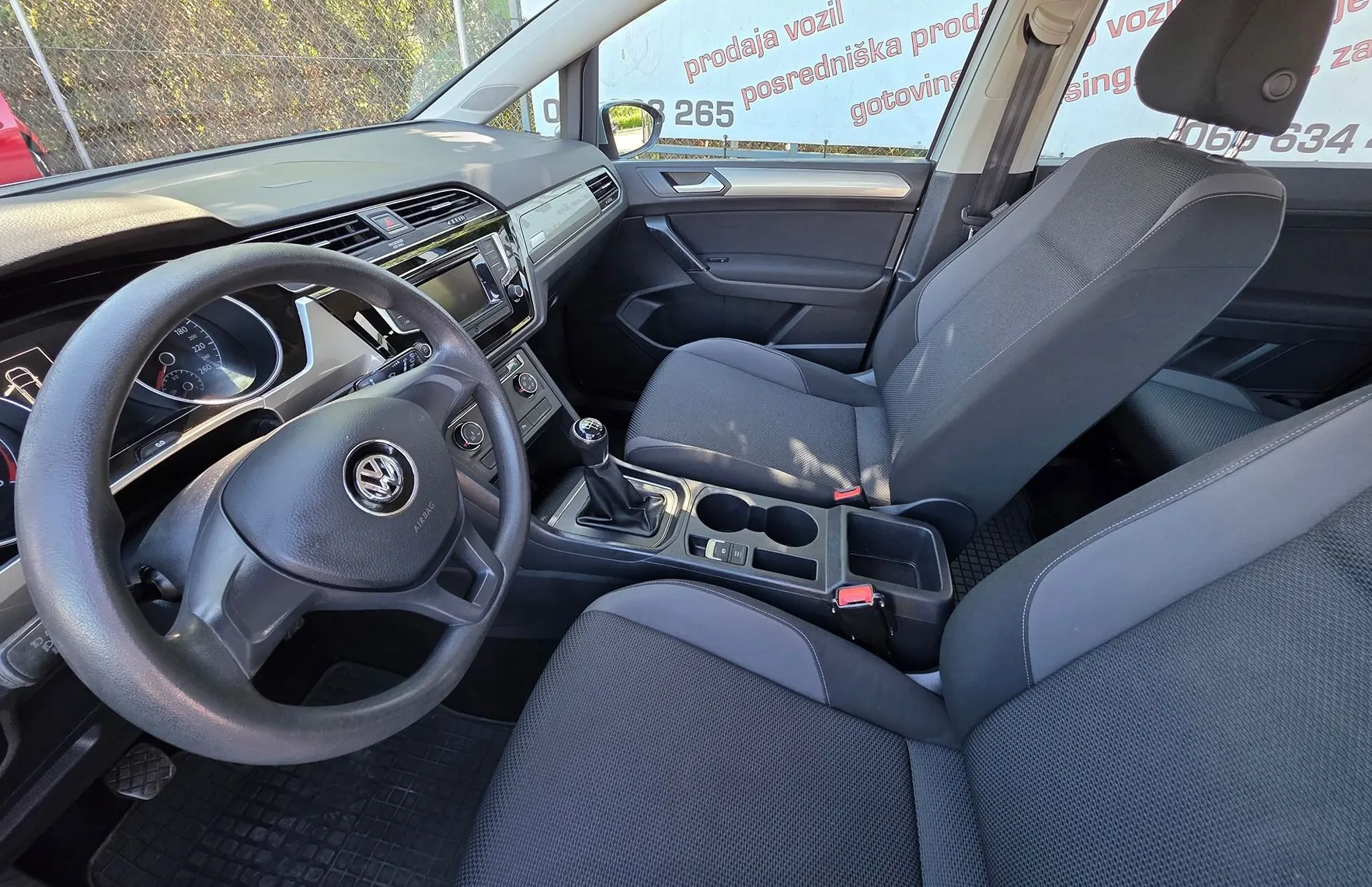 Zunanja slika - Volkswagen Touran - 1.6 TDI BMT COMFORTLINE ALU PLATIŠČA-PDC-1.LASTNIK - 10