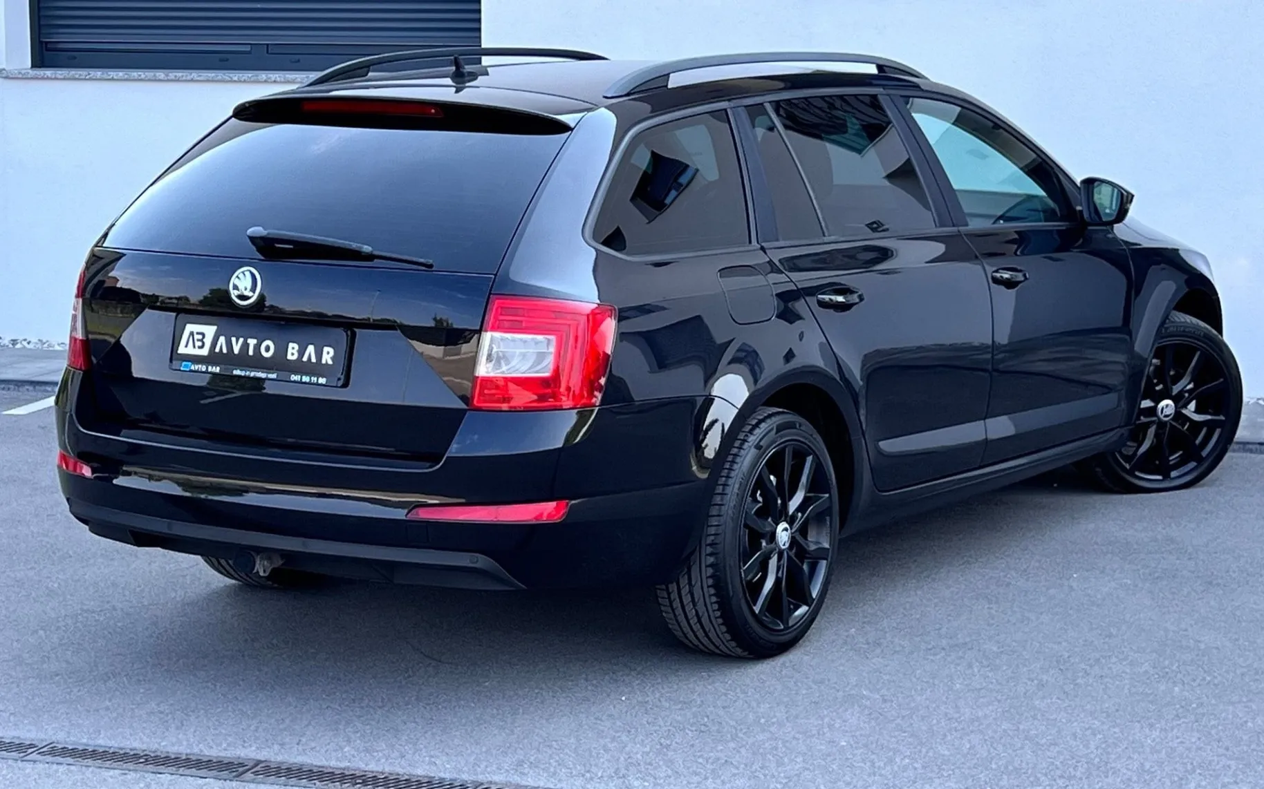 Notranja slika - Škoda Octavia - 1.6 TDI+ALU+NAVI+DSG+KLJUKA - 7