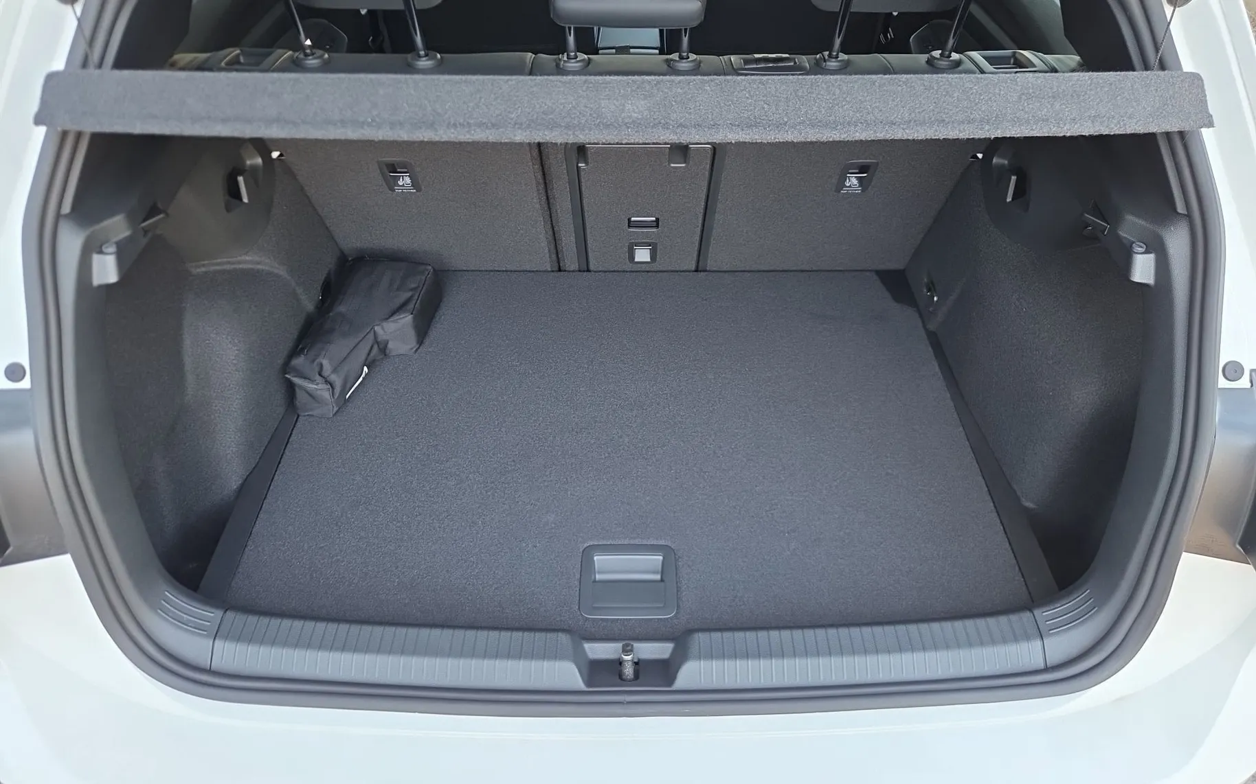 Notranja slika - Volkswagen Golf - 1.5 eTSI BMT 4Joy DSG... - 12