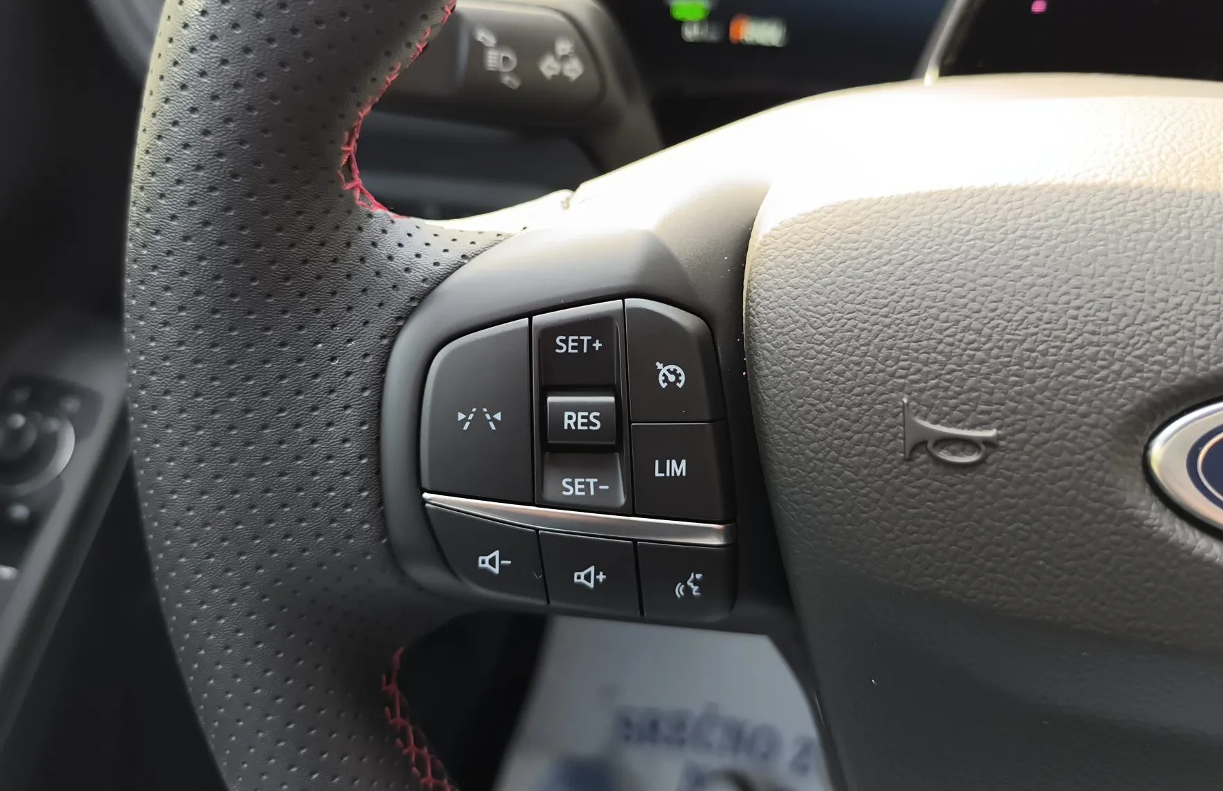 Zunanja slika - Ford Kuga - ST-LINE 2.5 Duratec Hybrid 132kW FHEV - 18