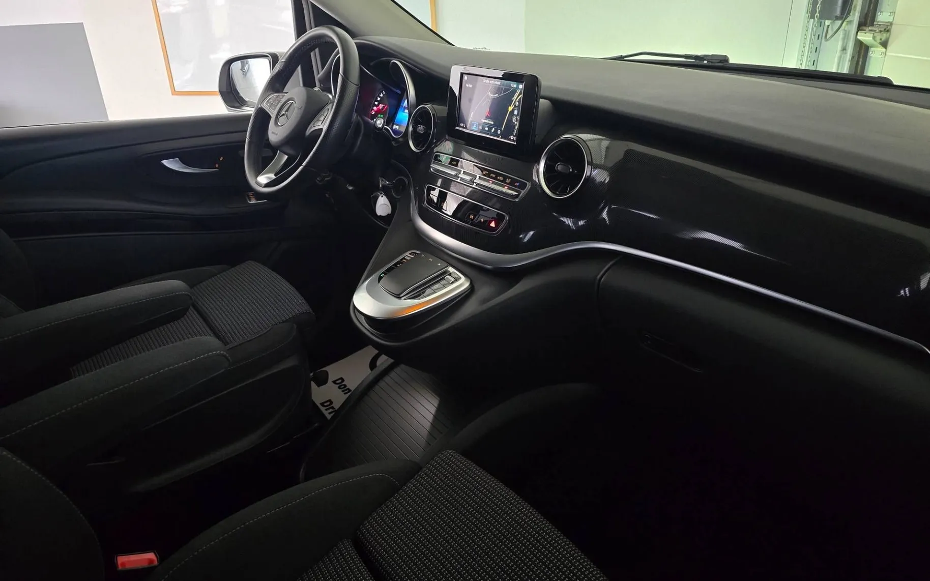 Notranja slika - Mercedes-Benz V-Razred - V 220 d Edition Lang-dolgi Avt. - LED.navi.kamera - 10