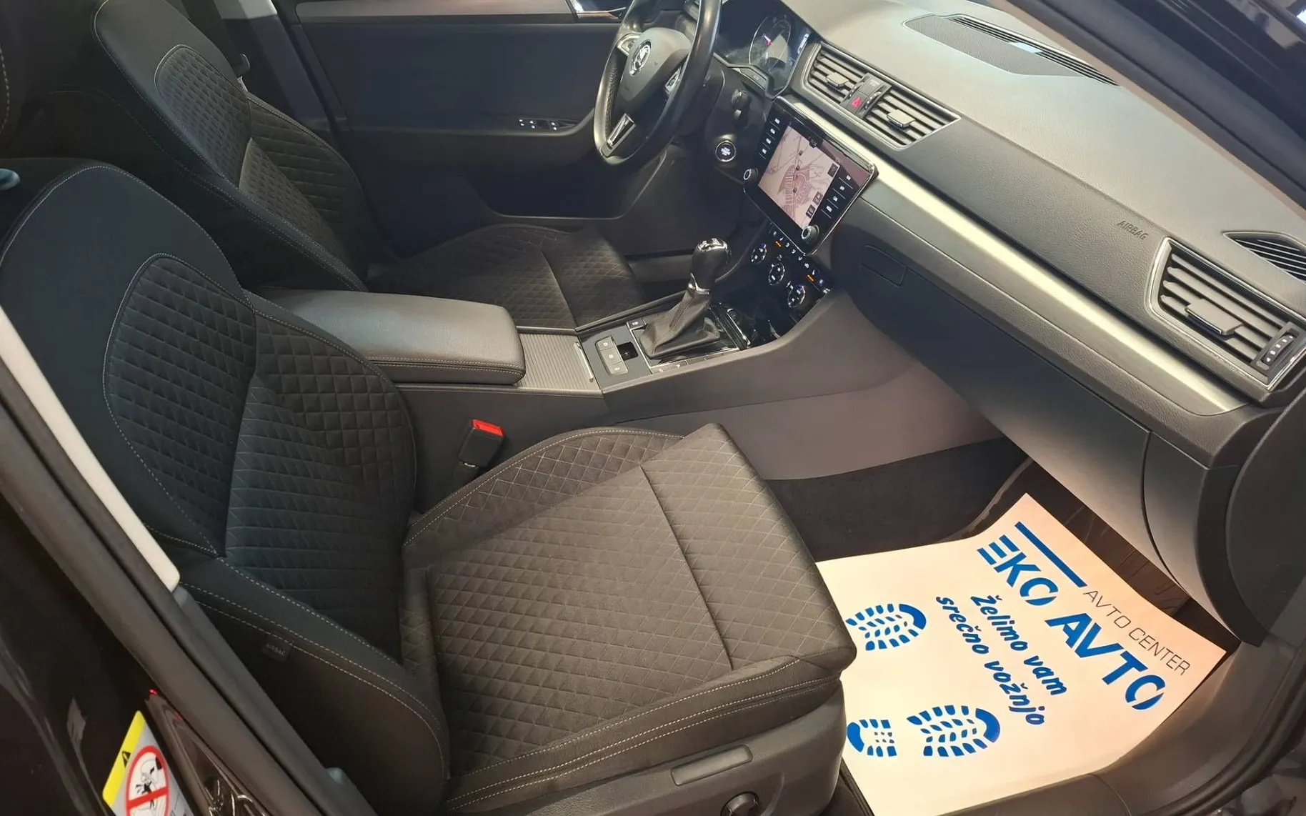 Notranja slika - Škoda Superb - 2.0 TDI 4x4 Sportline Combi DSG 190KM-KAMERA-LED-. - 8