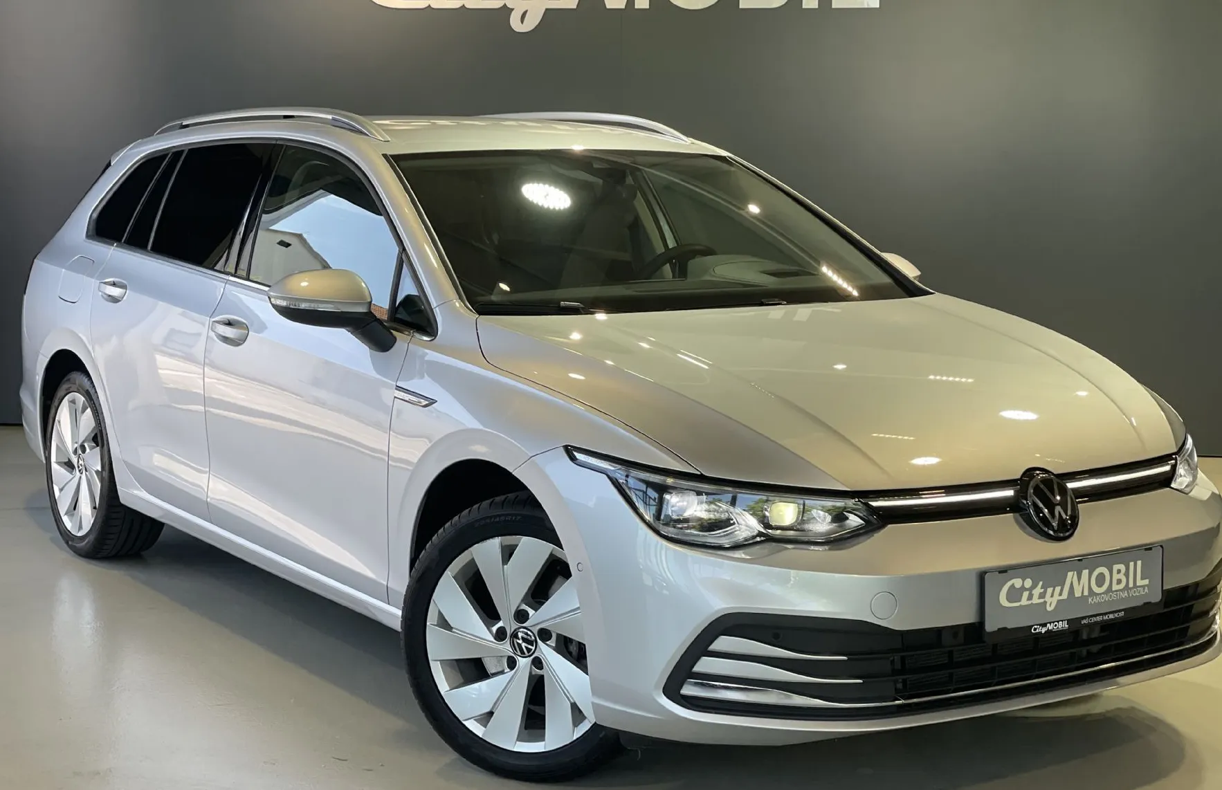 Zunanja slika - VW Golf - Variant VIRTUAL-KEYLESS-HEADUP-ALCANTARA-NAVI-MEMORY-DSG - 2