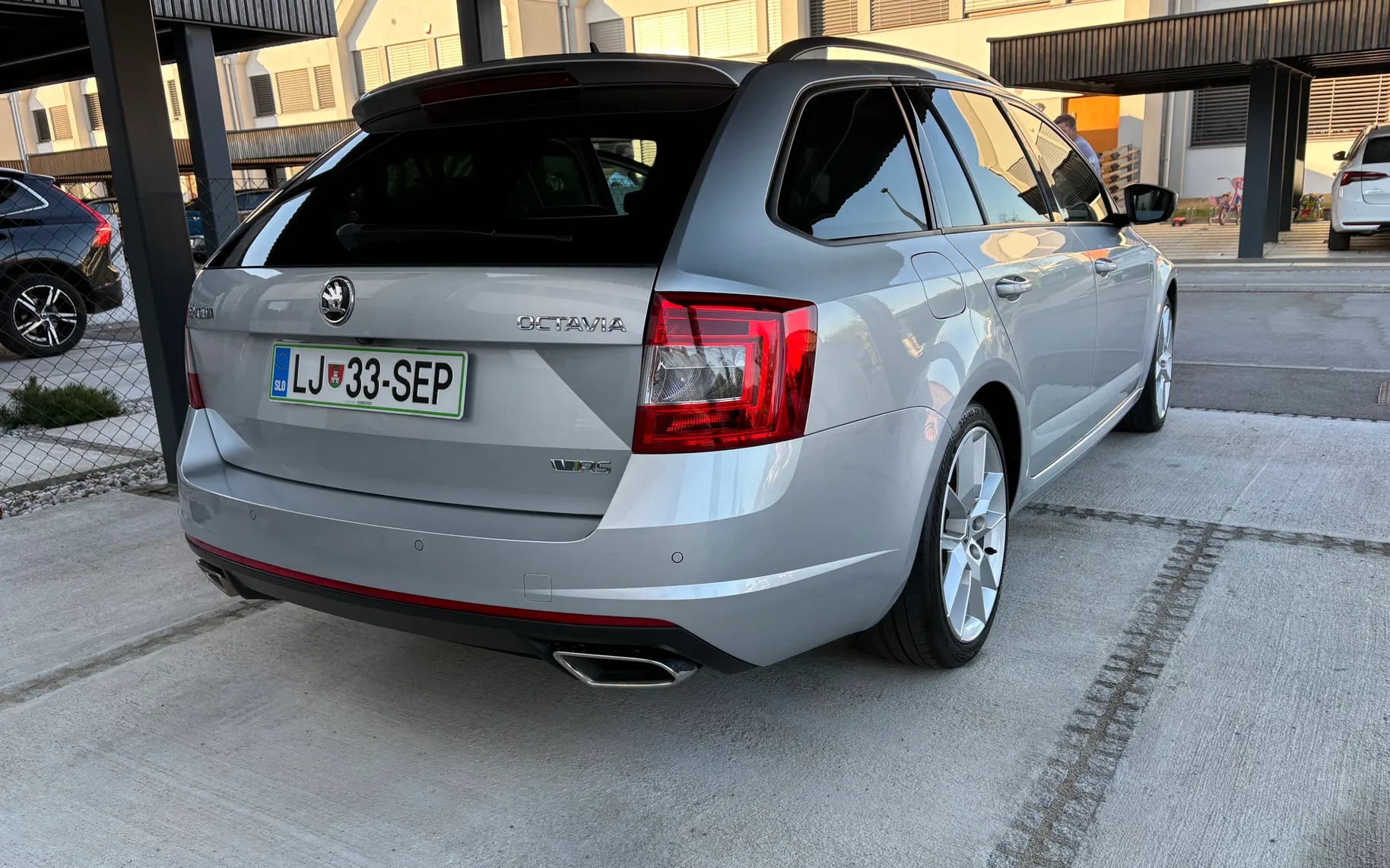 Zunanja slika - Škoda Octavia - Combi 2,0 TDI RS DSG - 5