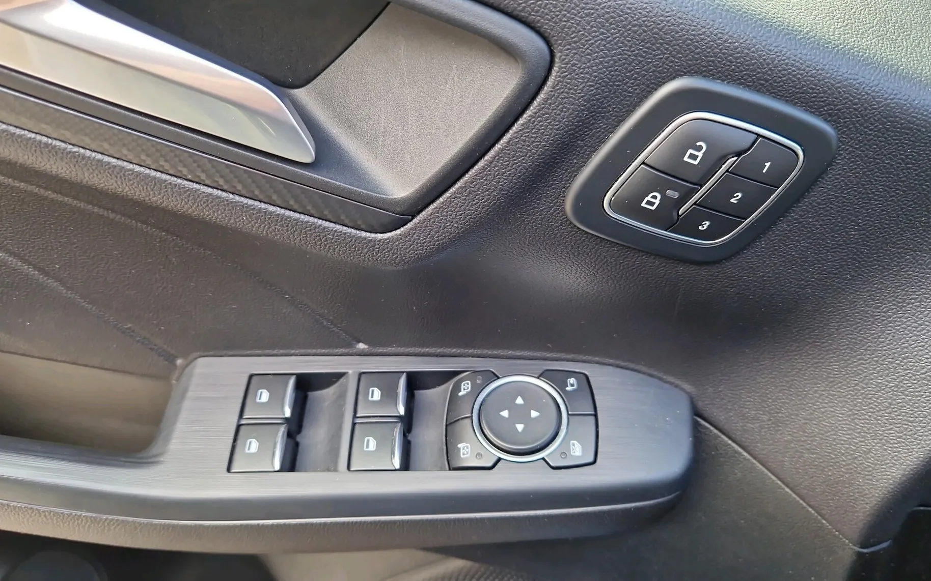 Zunanja slika - Ford Kuga - 2.5 HYBRID PHEV ST-Line CVT-SLO-LED-RADAR-NAVI-360 - 15
