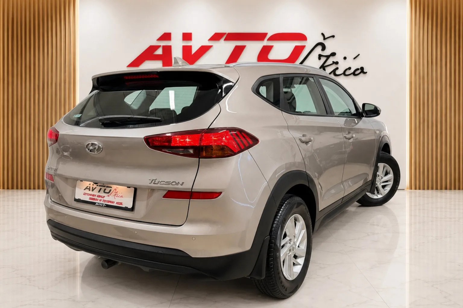 Zunanja slika - Hyundai Tucson - 1.6 CRDi-129.000KM-SLO-TEMPOMAT-KAMERA-PDC-SERV KN - 6
