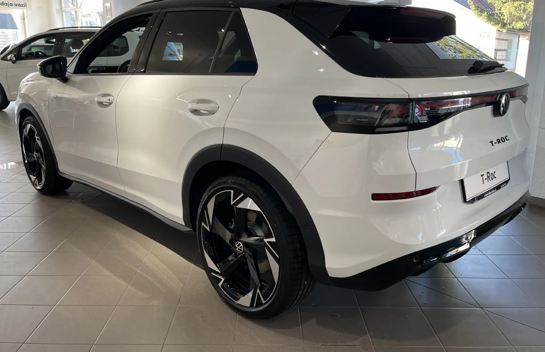 Zunanja slika - Volkswagen T-Roc - 1.5 eTSI R-line DSG 110kW   150 KM - 3