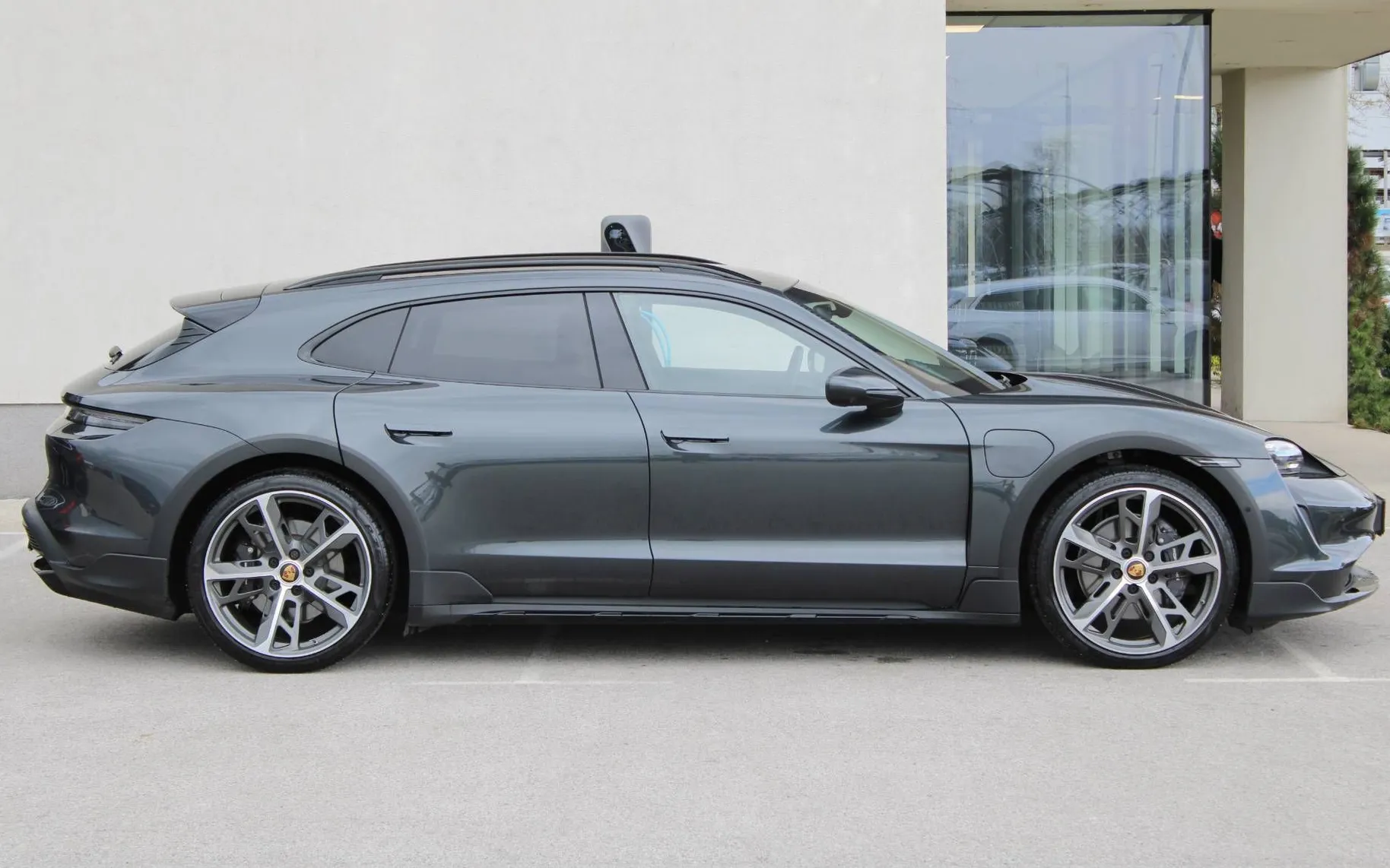 Zunanja slika - Porsche Taycan - 93KWH CROSS TURISMO LUFT HLAJ SED KAM360 MATRIX - 8