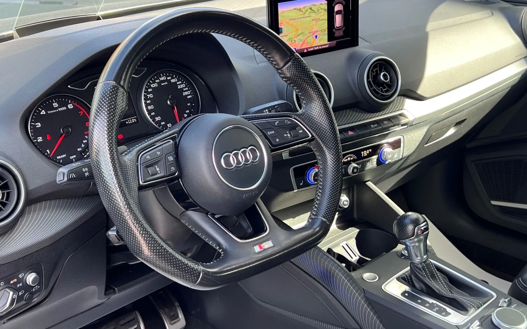Notranja slika - Audi Q2 - 1.4 TFSI+Sport+S tronic+BQO+PANORAMA+S LINE+F1 - 12
