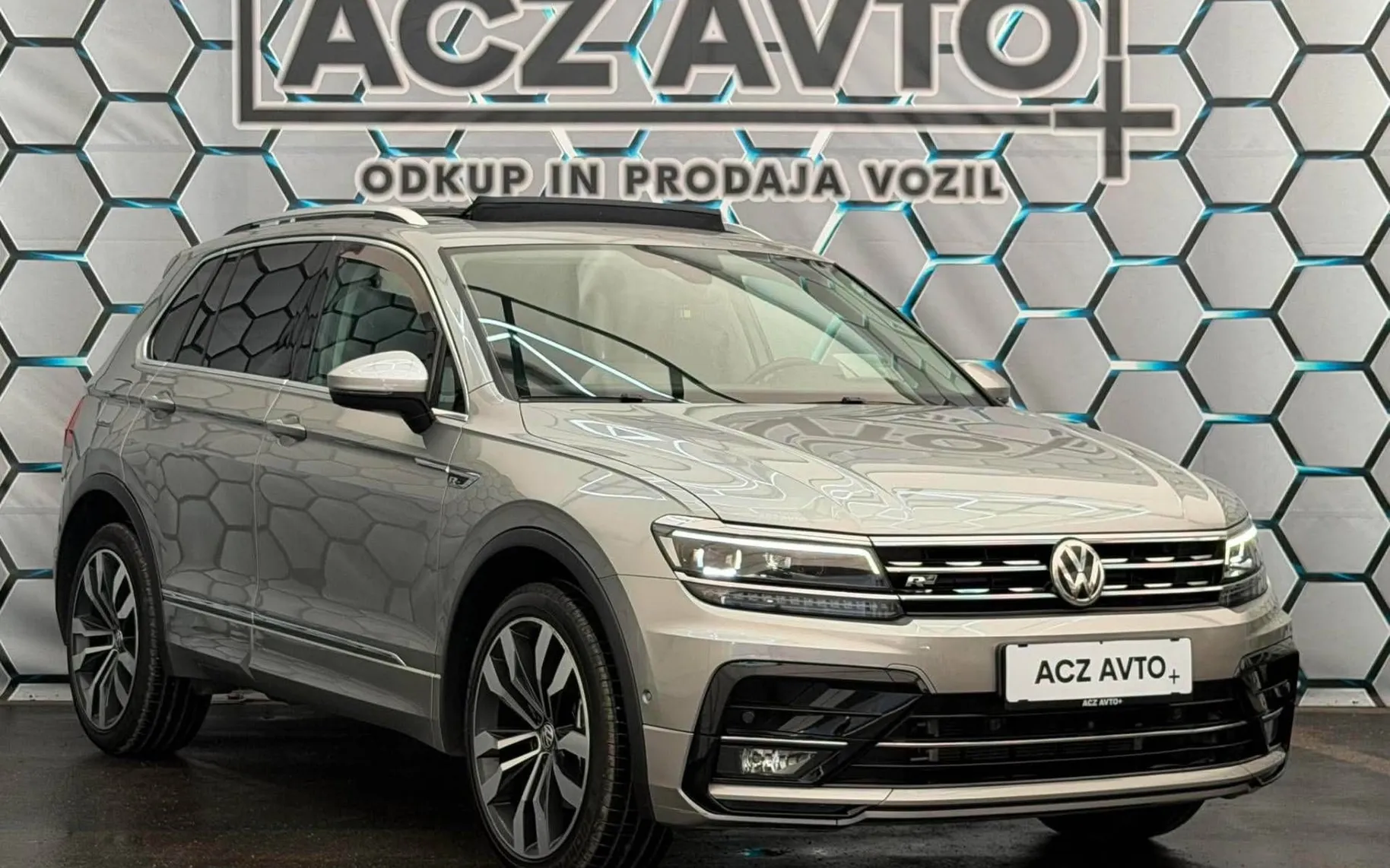Zunanja slika - Volkswagen Tiguan - 2.0 TDI•DSG•4X4•PANO•R LINE•FUL LED•VIRTUAL•ACC• - 1