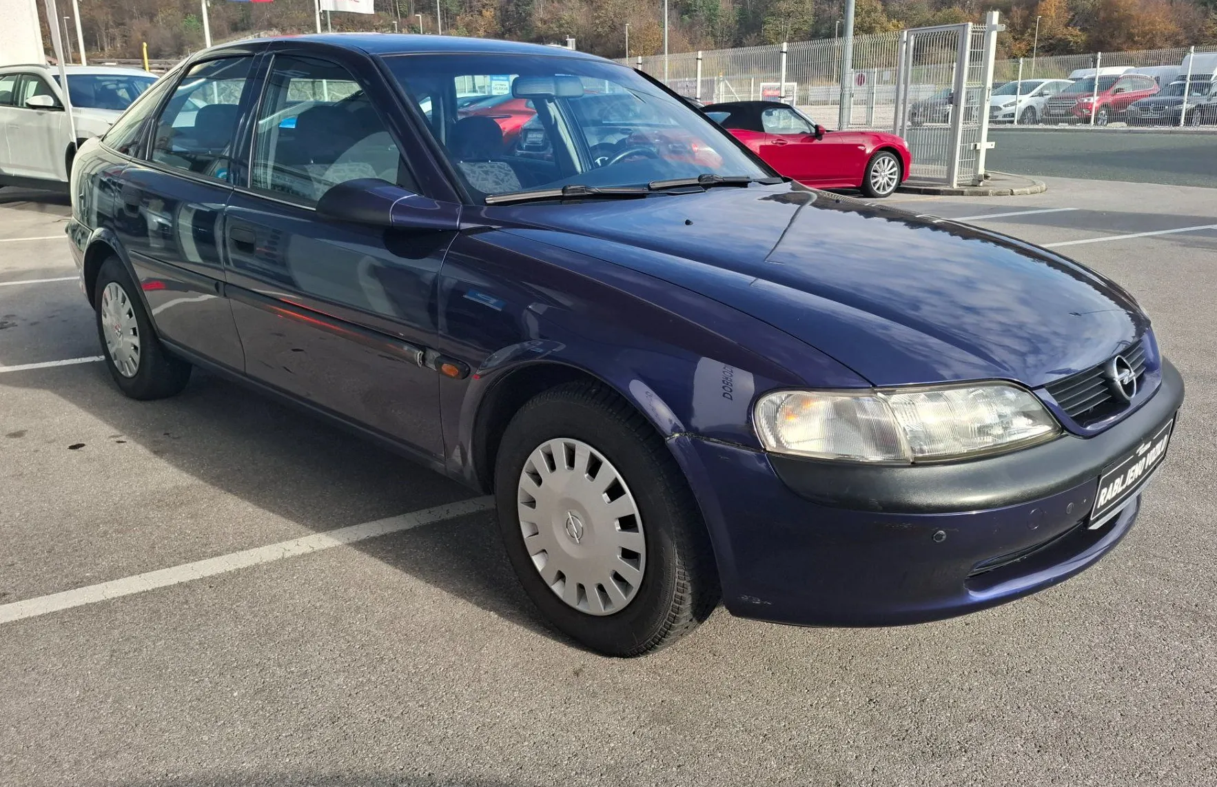Zunanja slika - Opel Vectra - 1.6i 16V - SLOVENSKO POREKLO + ODLIČNO OHRANJEN - 3